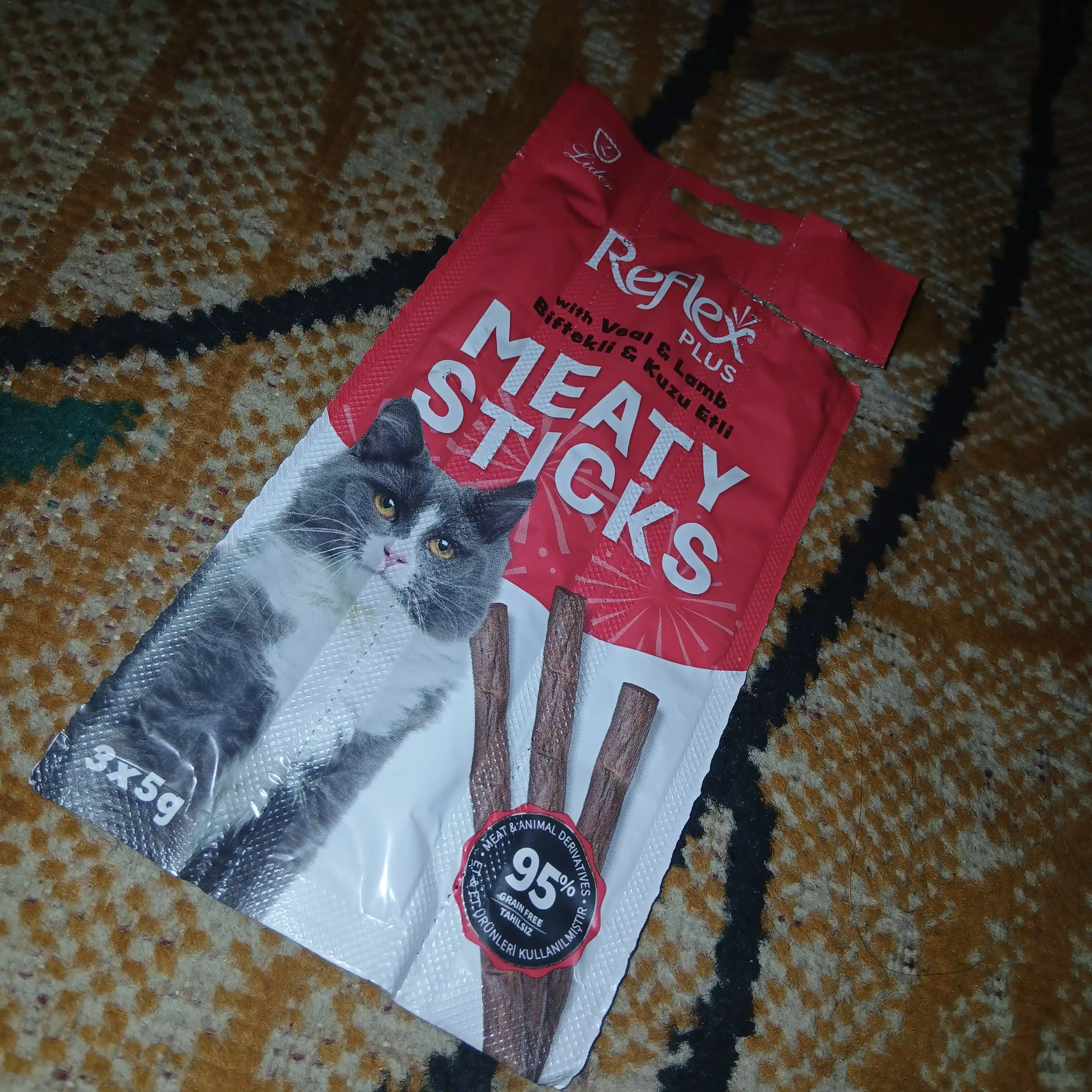 Reflex Plus Meaty Sticks лакомство для кошек, мясные палочки с телятиной и ягненком, 3 × 5 г
