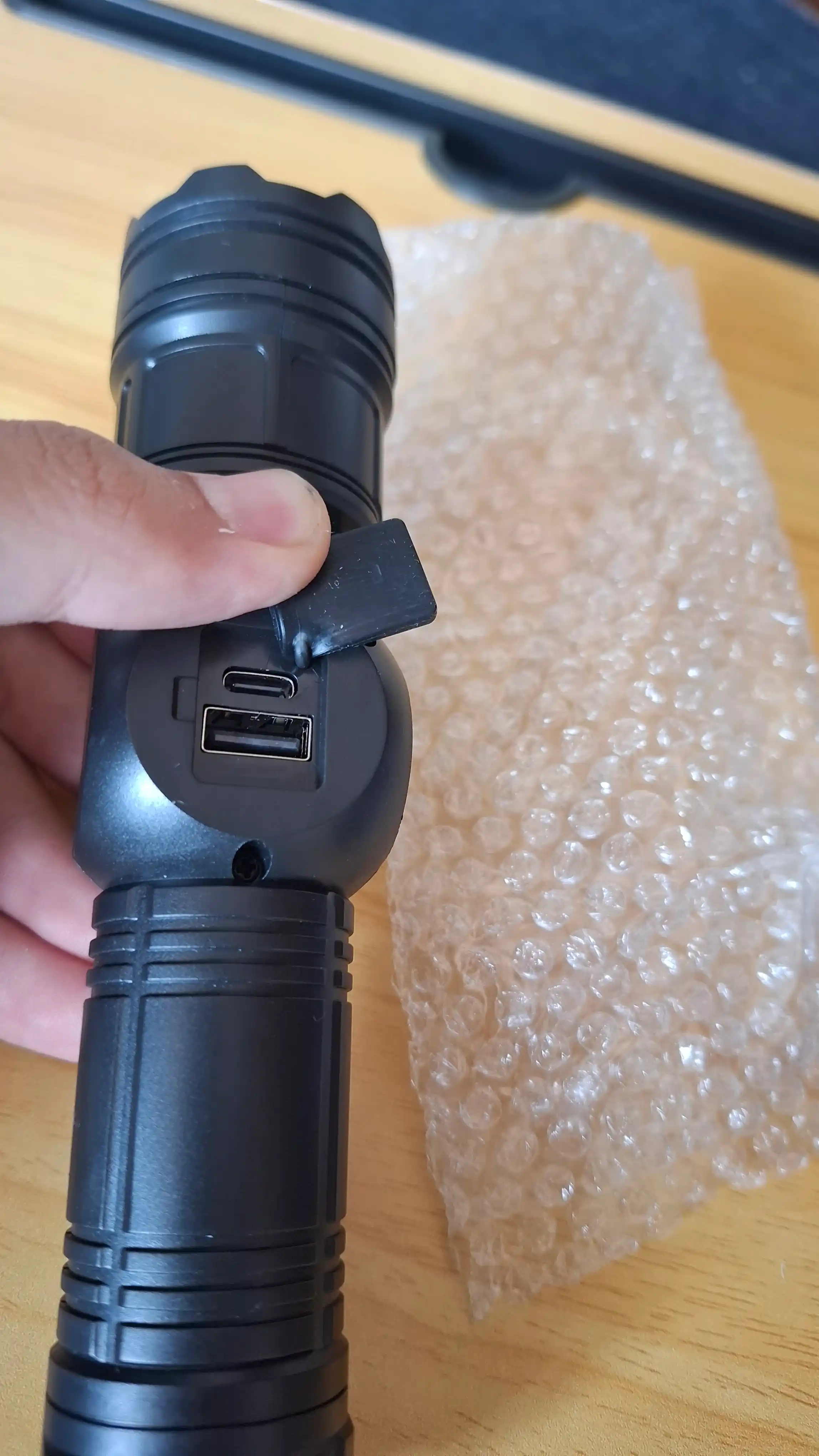 Mini LED fonar BX-P12 — suvga chidamli, taktik, sayohat va baliq ovlash uchun mos