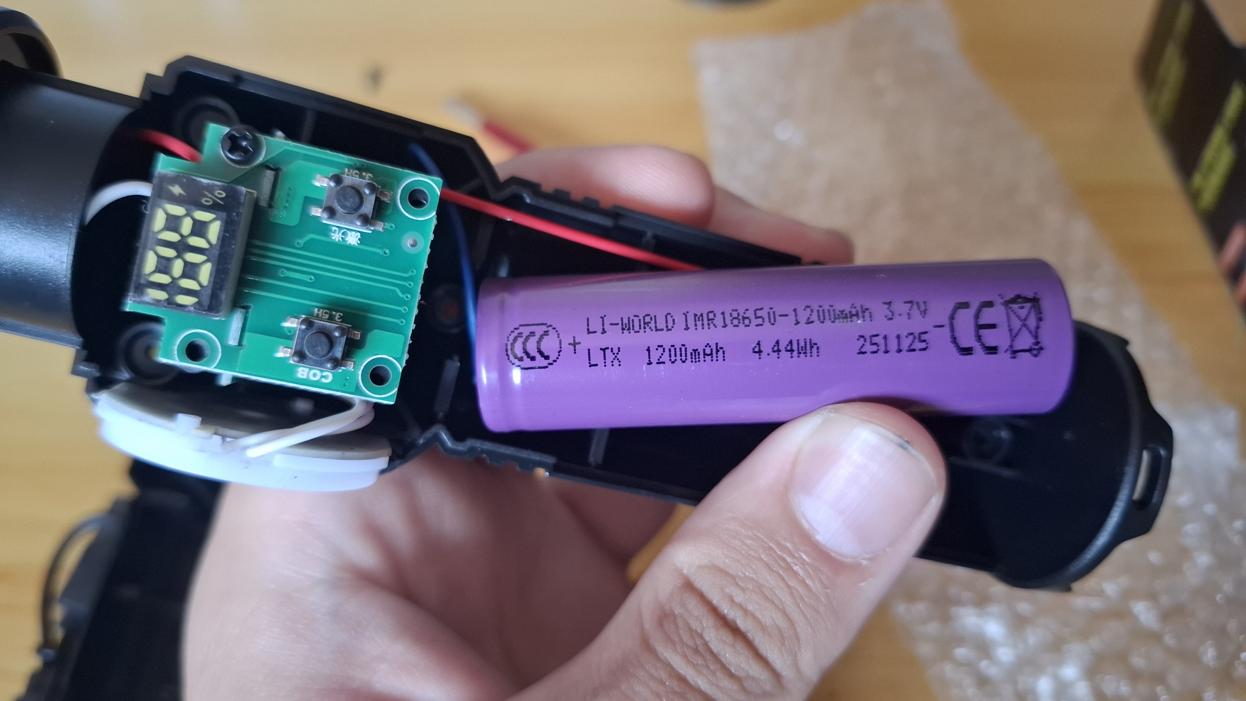 Mini LED fonar BX-P12 — suvga chidamli, taktik, sayohat va baliq ovlash uchun mos