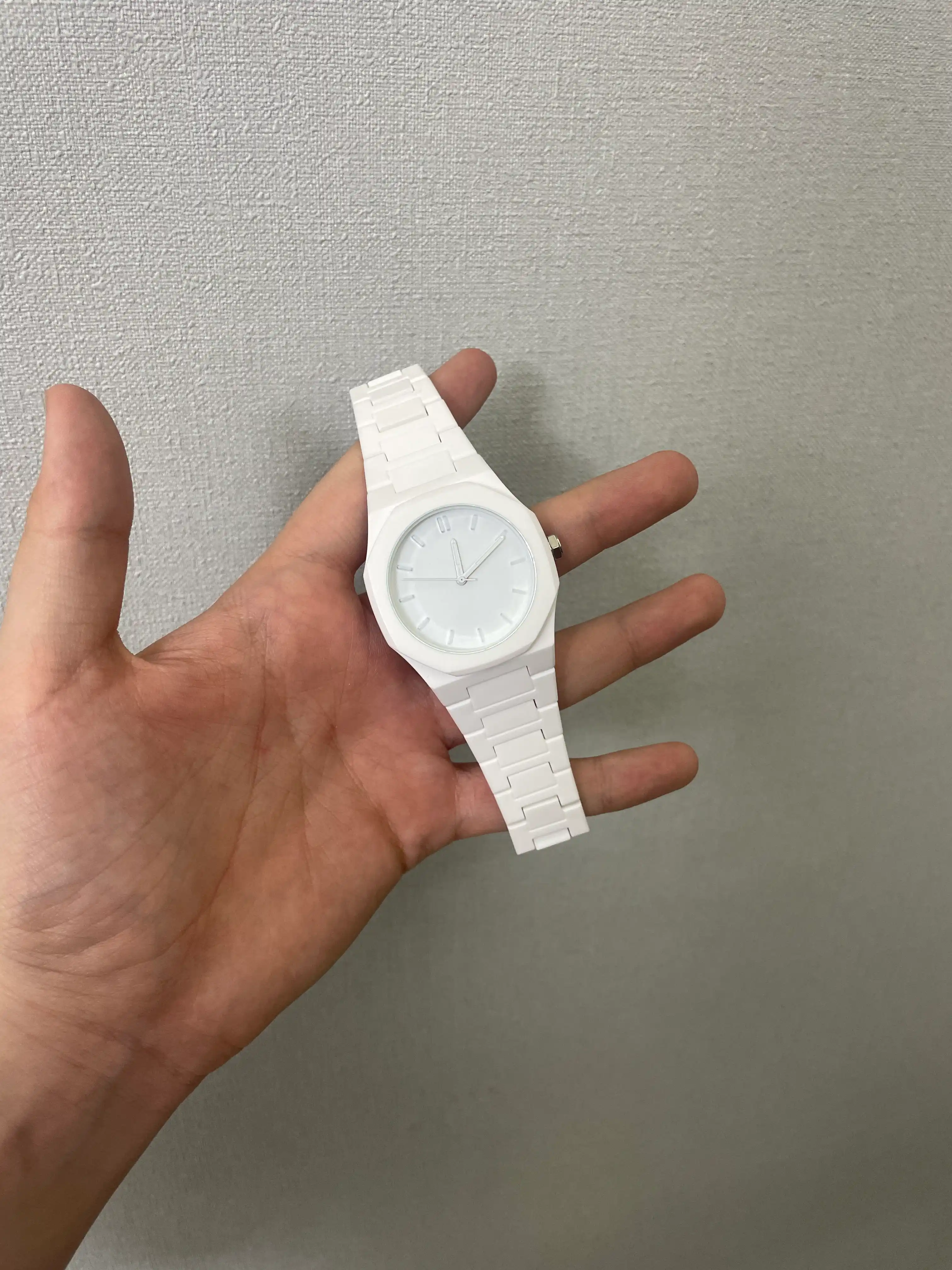 Aura Shadow Black - erkaklar soati, minimalizm uslubida