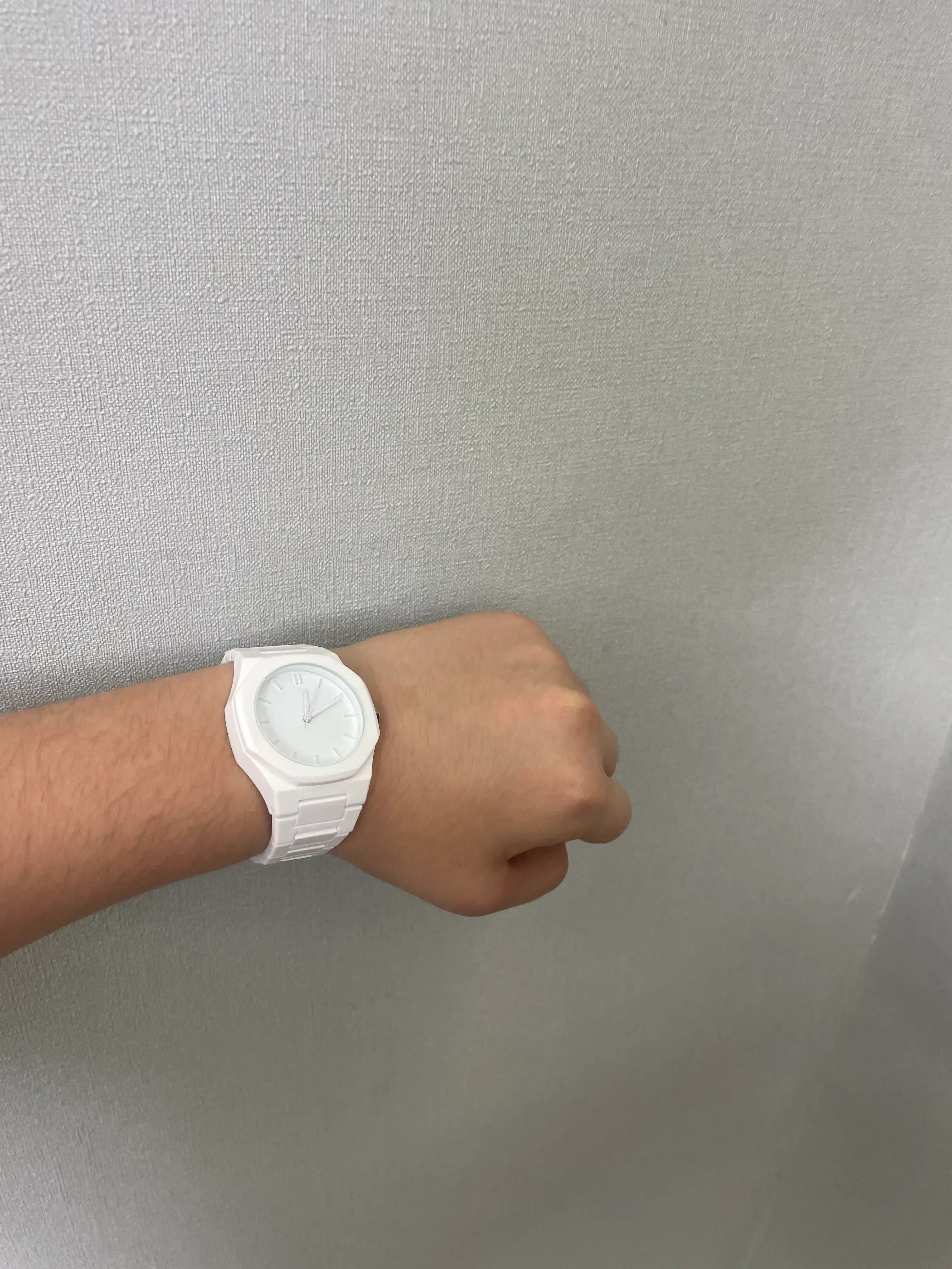 Aura Shadow Black - erkaklar soati, minimalizm uslubida
