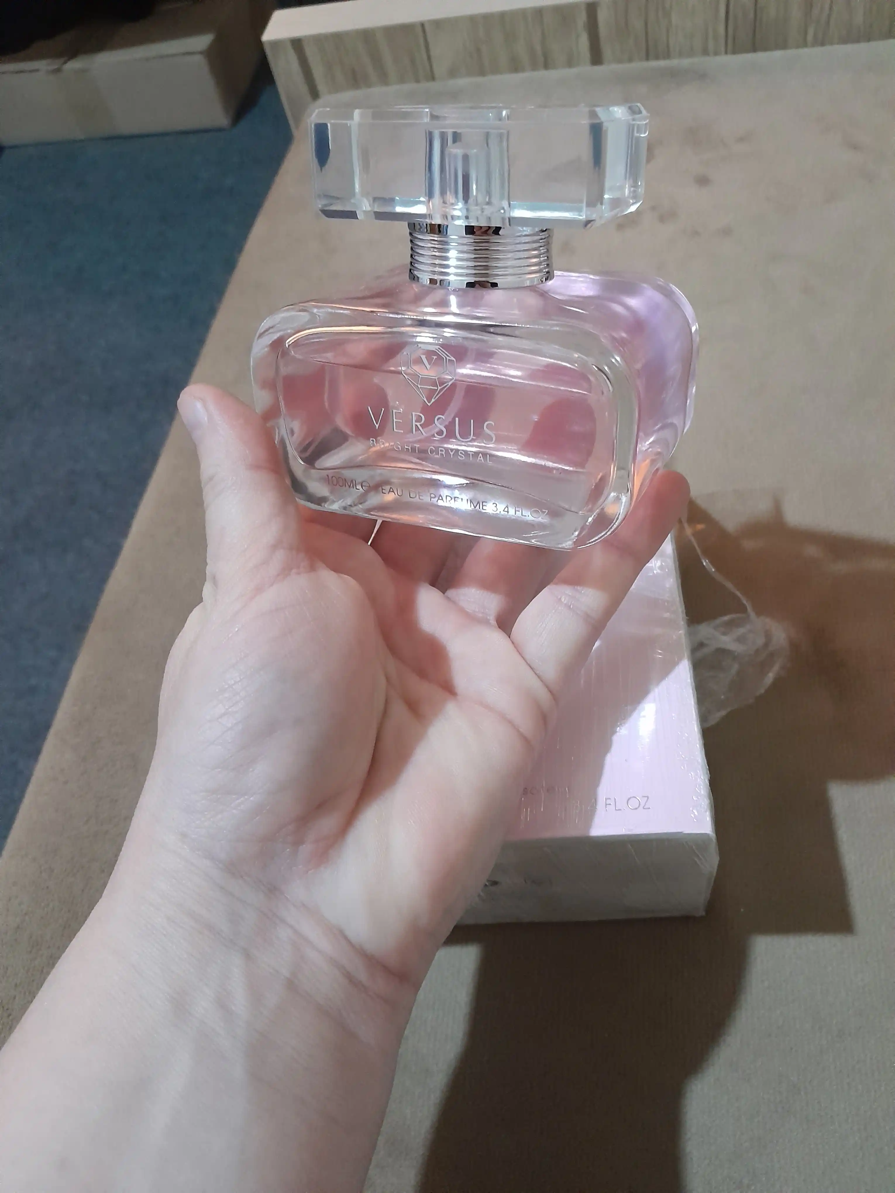 Ayollar uchun parfyumeriya suvi Versus Bright Crystal, Fragrance World, 100 ml