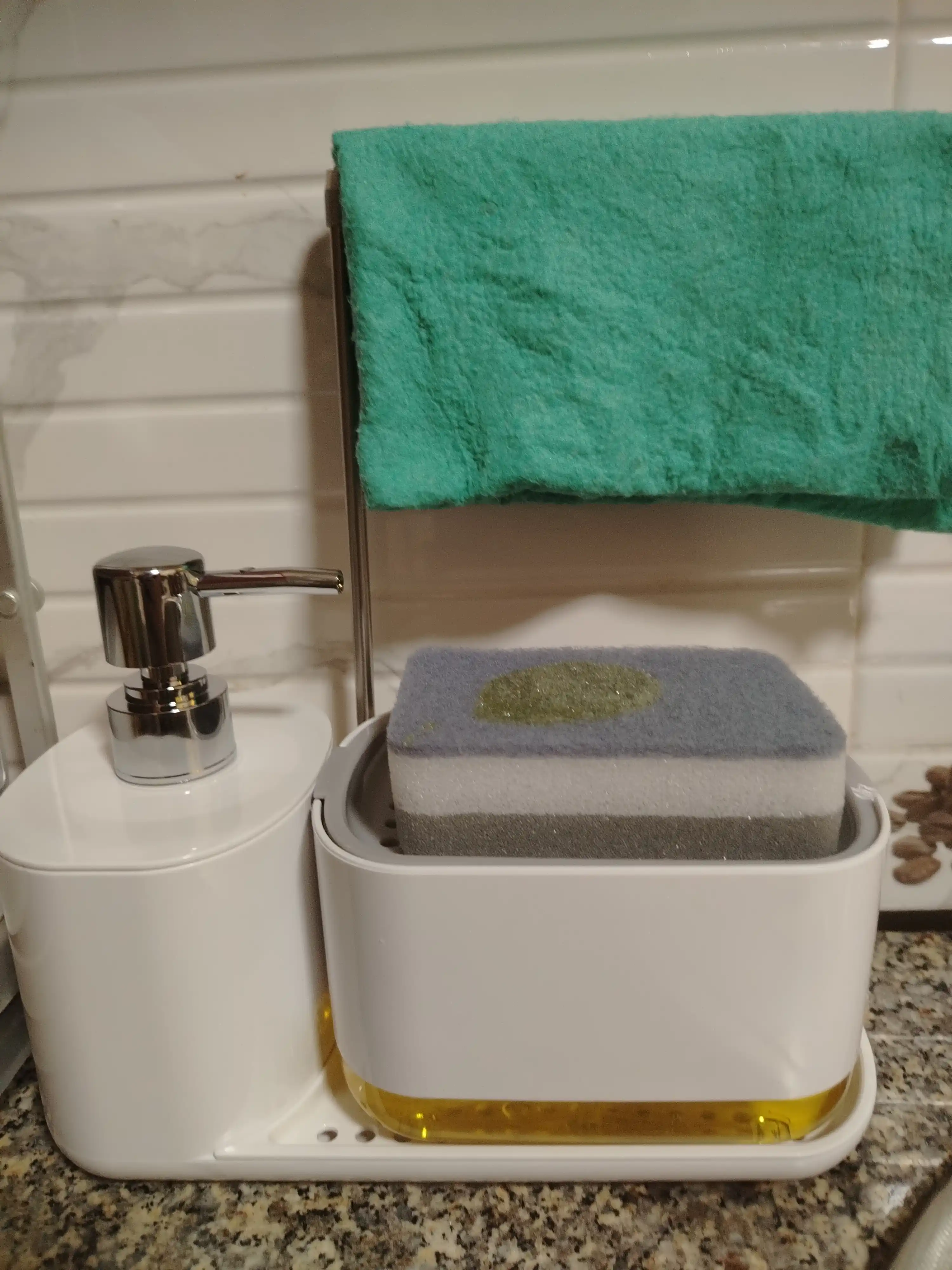 Idish yuvish vositasi uchun gubkali oshxona dispenser-organayzeri, ko‘p funksiyali dozator