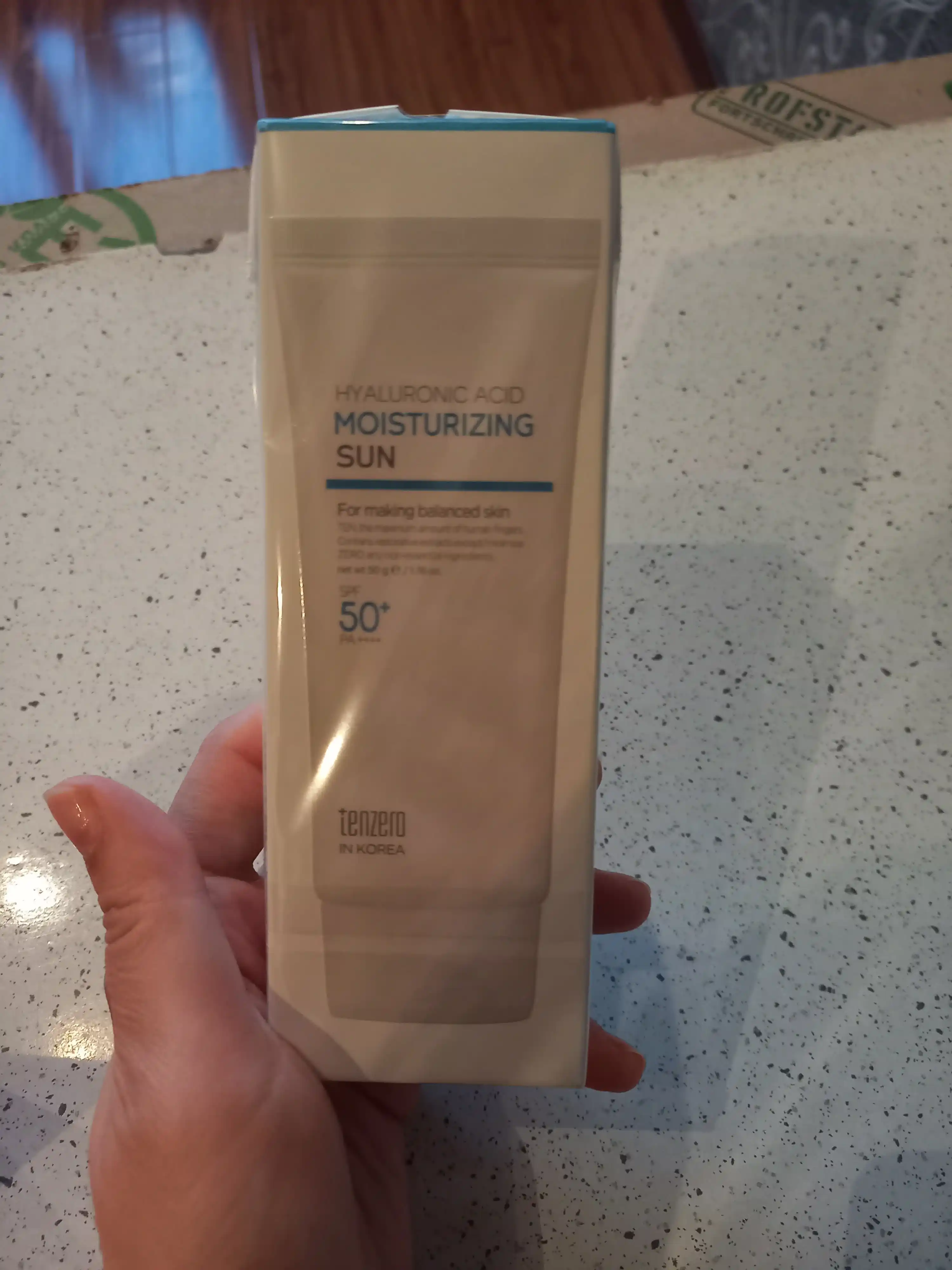 Quyoshdan himoyalovchi kremi yuz uchun tinchlantiruvchi SPF50+ PA++++, Tenzero, 50 g