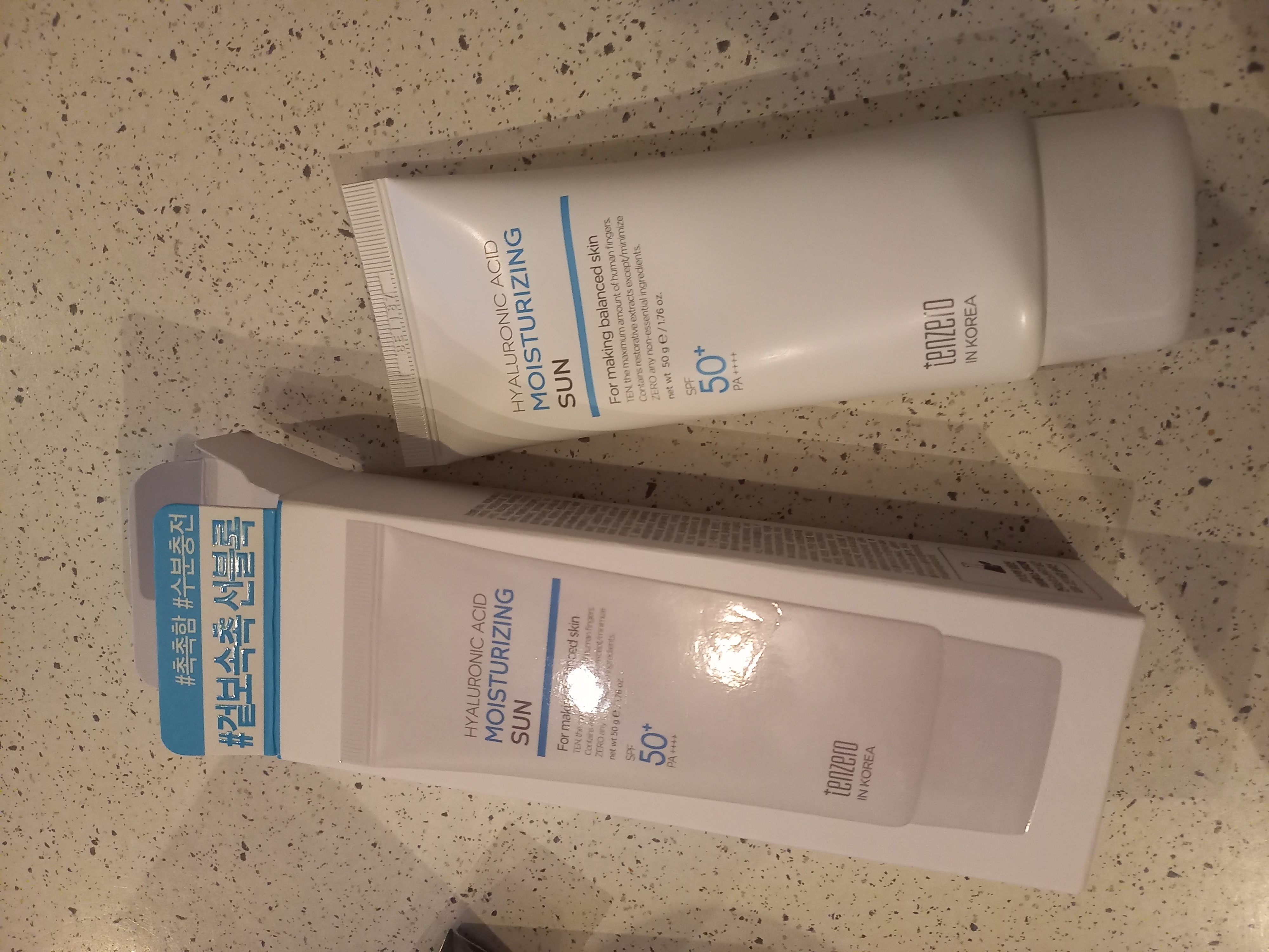 Quyoshdan himoyalovchi kremi yuz uchun tinchlantiruvchi SPF50+ PA++++, Tenzero, 50 g