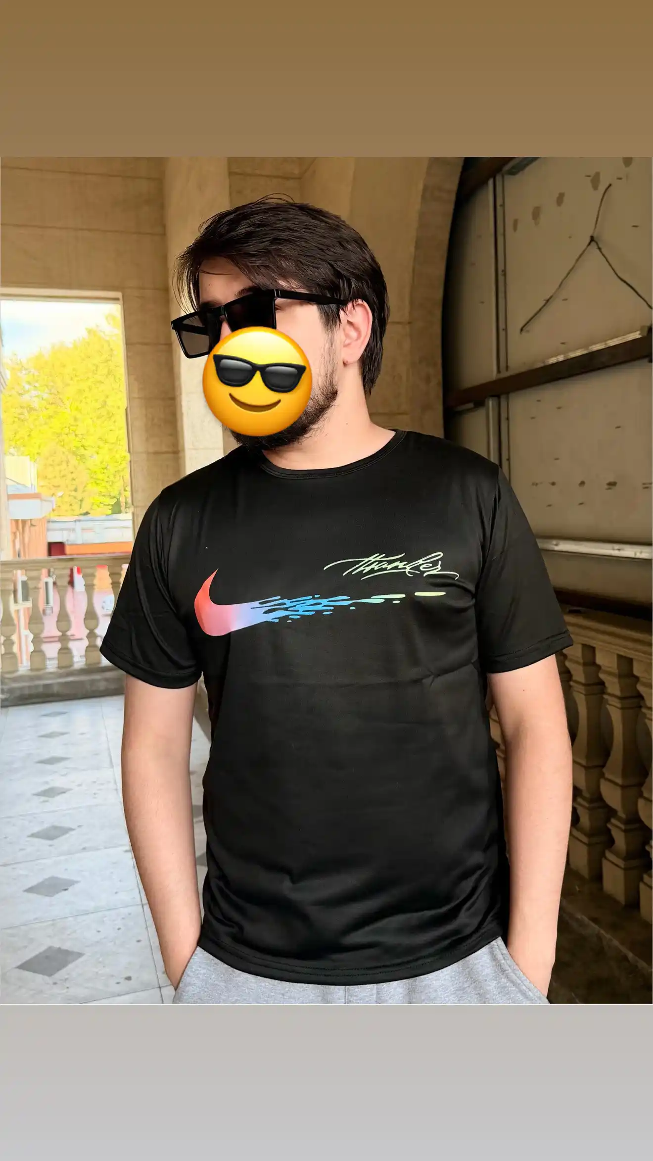 Ayollar futbolkasi