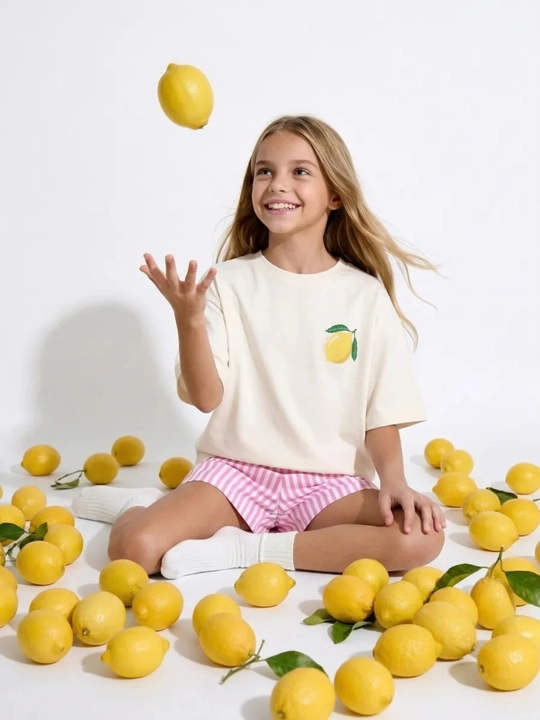 Bolalar uchun shorti va "Limon" futbolkasi bilan to'plam