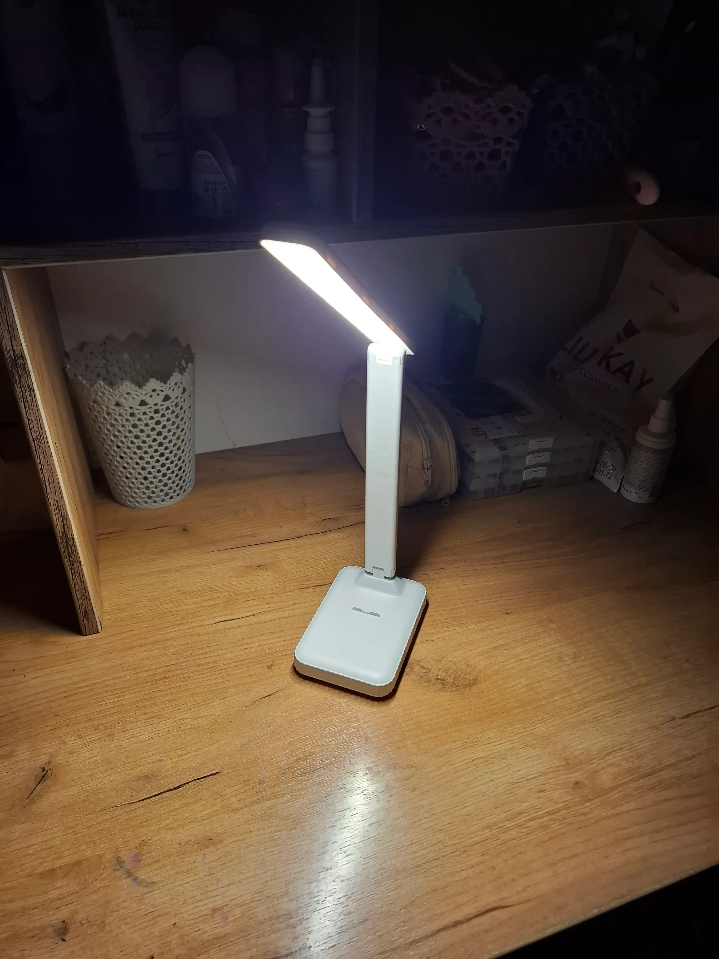Yig‘ma LED stol lampasi: ko‘z himoyasi, ko‘p funksiyali sozlash va USB quvvatlanish