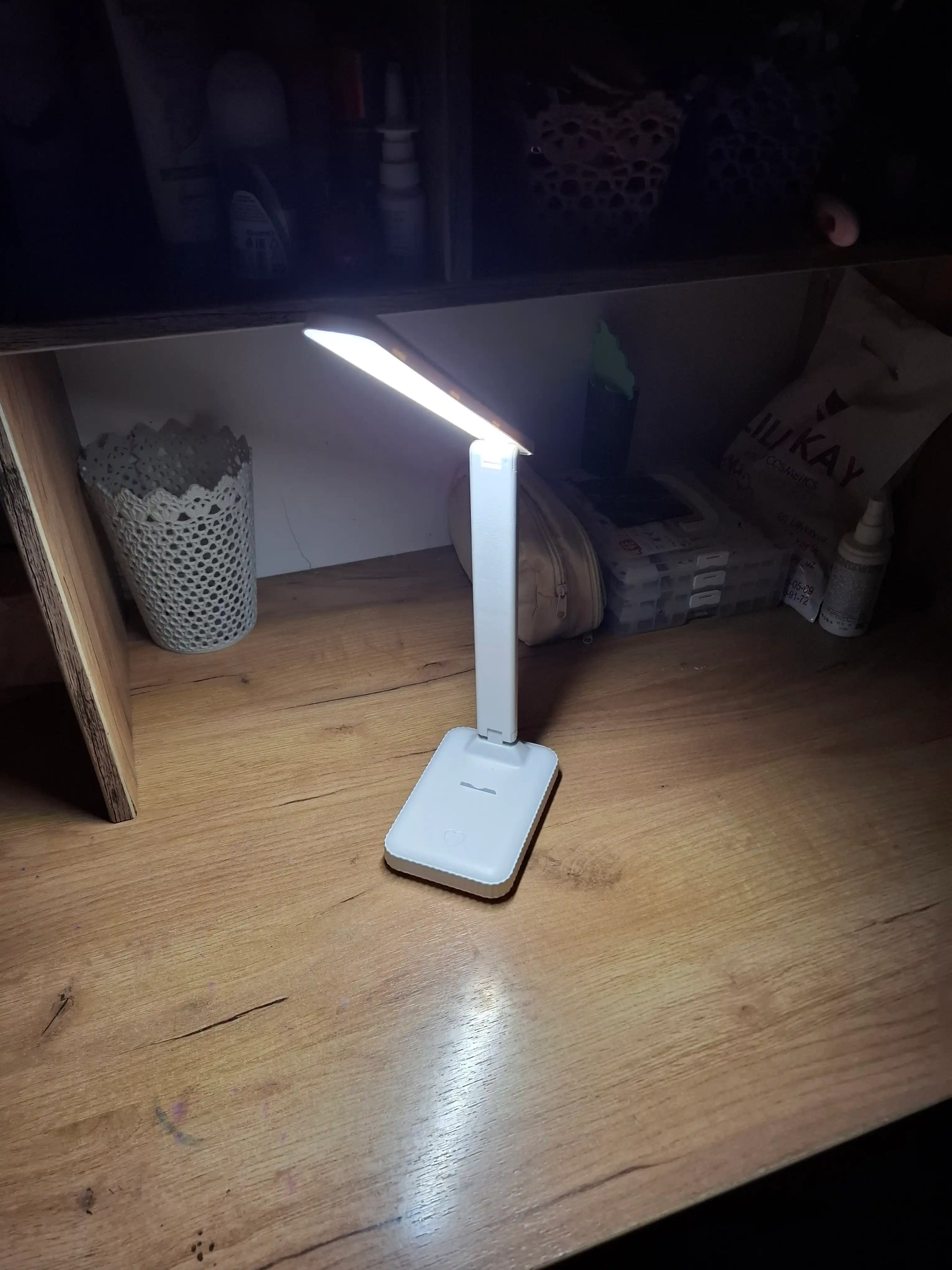 Yig‘ma LED stol lampasi: ko‘z himoyasi, ko‘p funksiyali sozlash va USB quvvatlanish