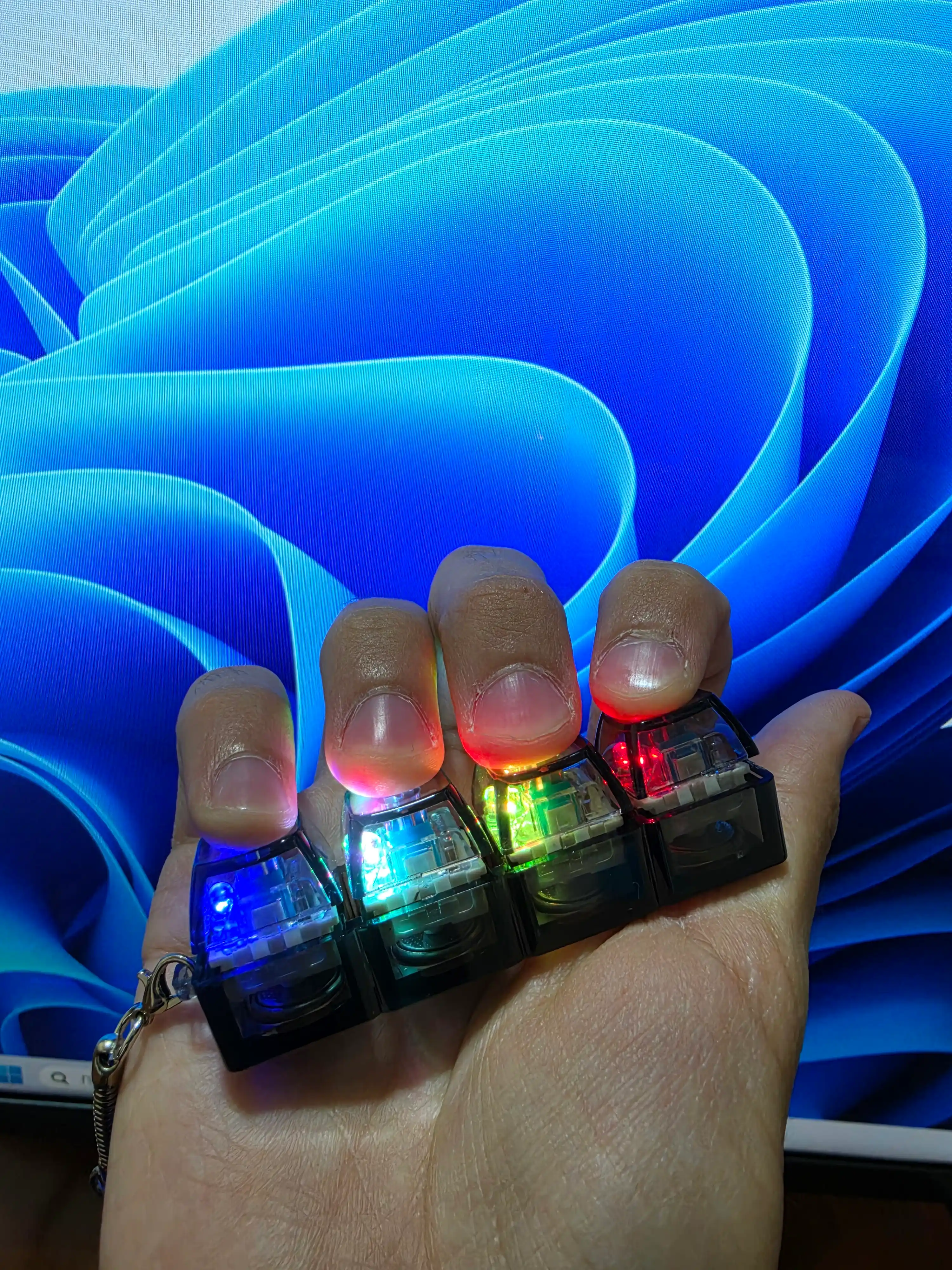 Stressga Qarshi Brelok-Klaviatura, RGB Antistress Keyboard