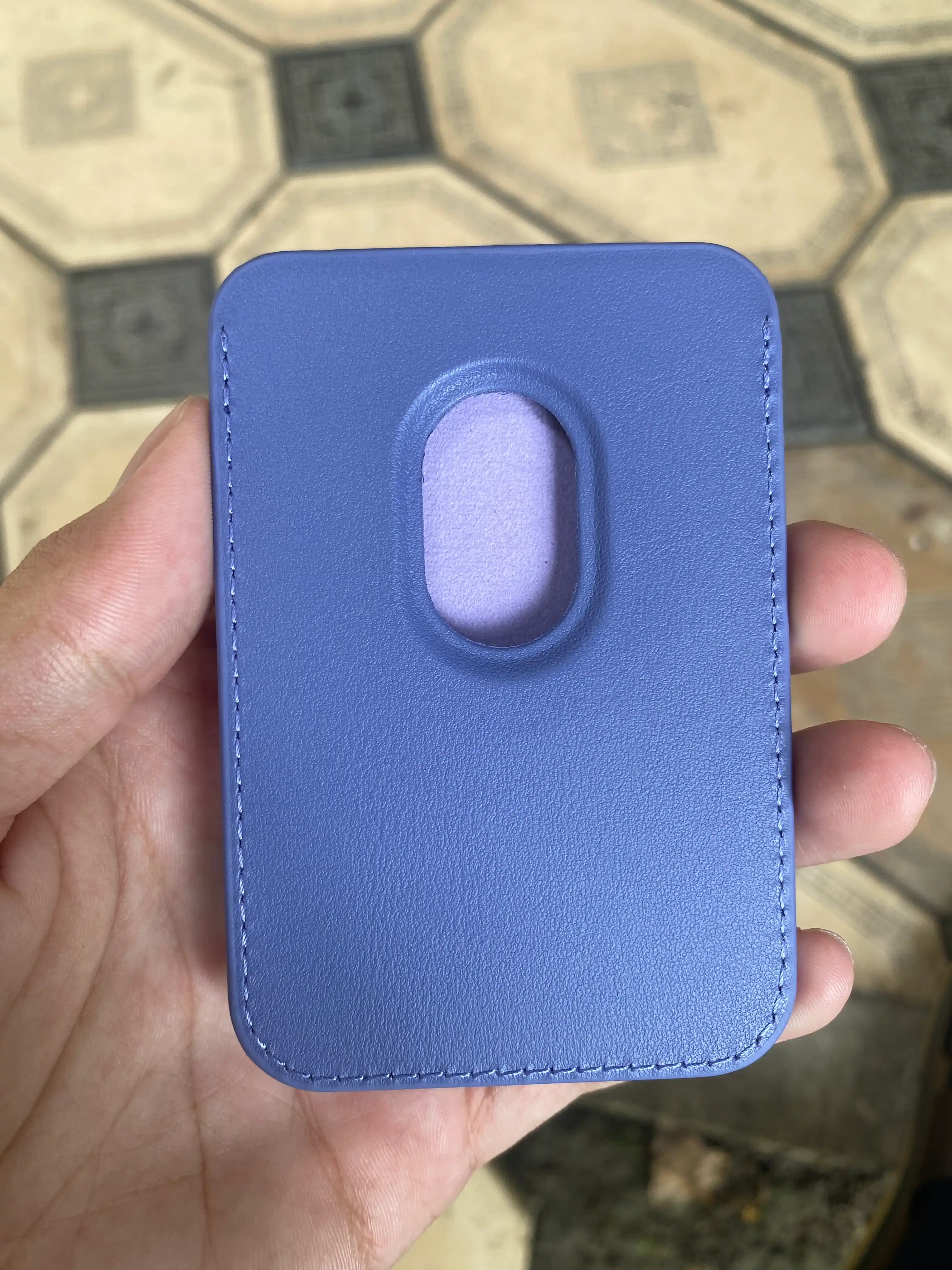 IPhone uchun MagSafe kartxolder, bank kartalari uchun