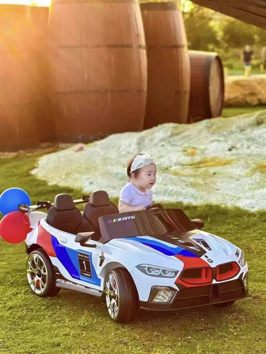 Детский электро-автомобиль BMW, с пультом, на аккумуляторе