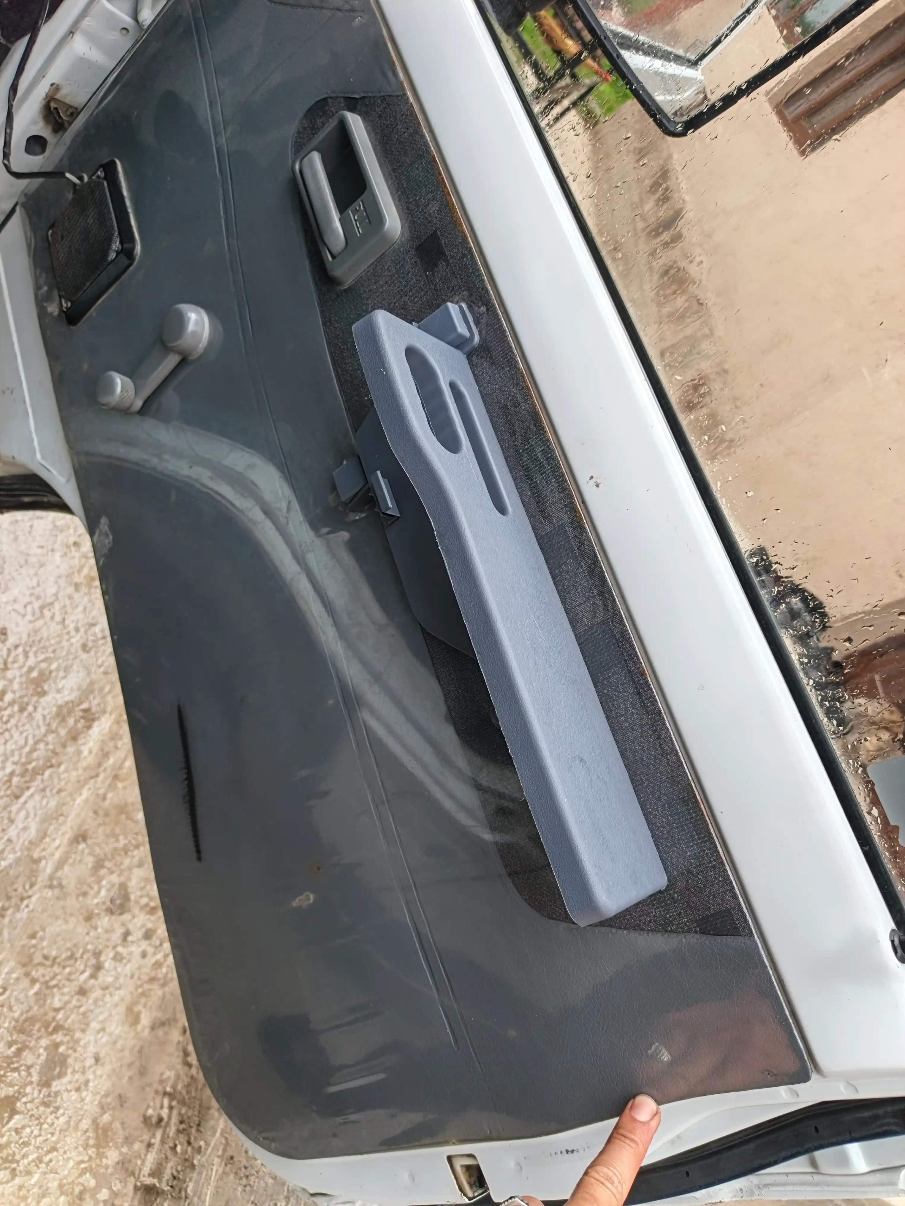Подлокотник Damas Car, пластик, 2 шт, правый и левый