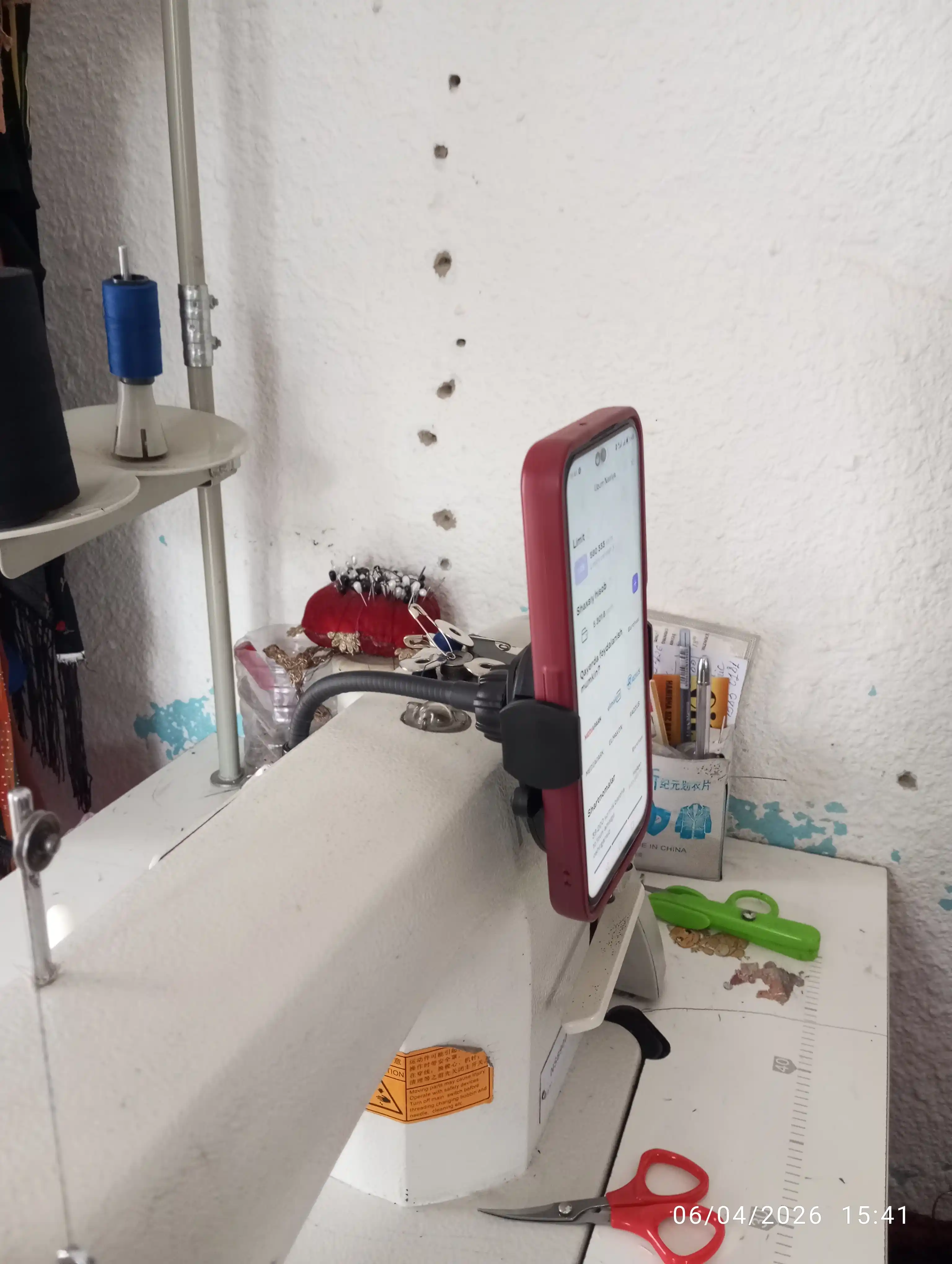 Tikuv mashinalari uchun, telefonning magnitli tutqichi tikish mashina overlo togri chok