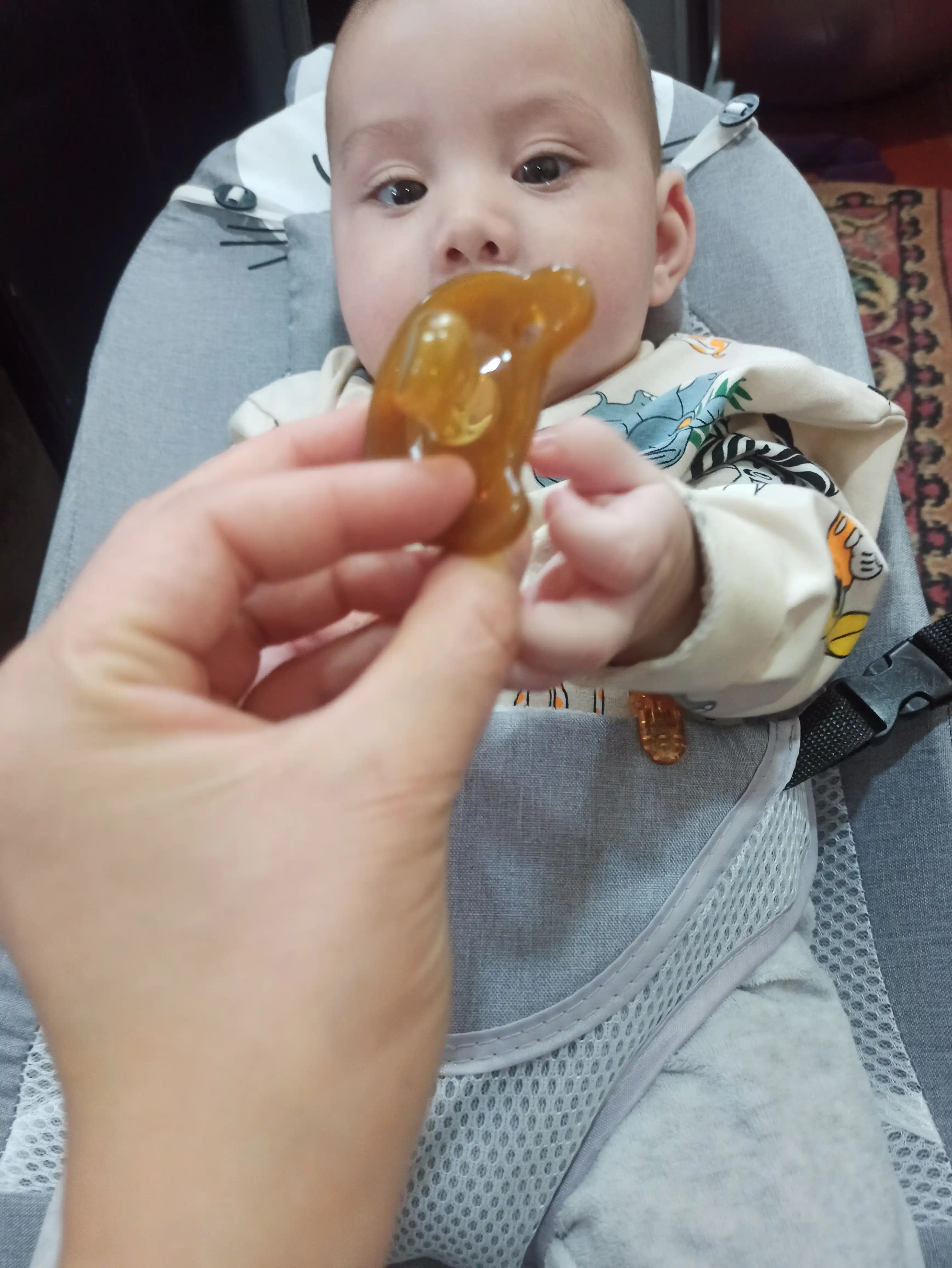 Yangi tug‘ilgan chaqaloqlar va go‘daklar uchun maxsus ishlab chiqilgan silikon so‘rg‘ich