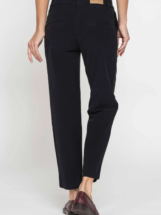 Ayollar shimlari Carrera Jeans qisqa, o‘rta bel
