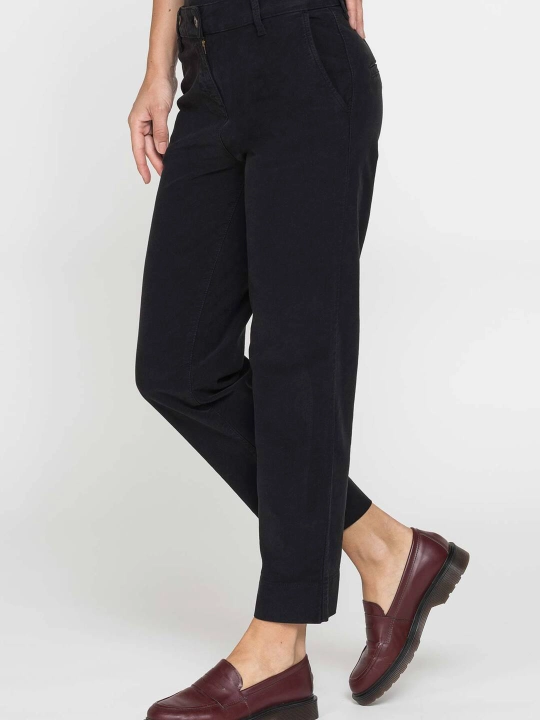 Ayollar shimlari Carrera Jeans qisqa, o‘rta bel