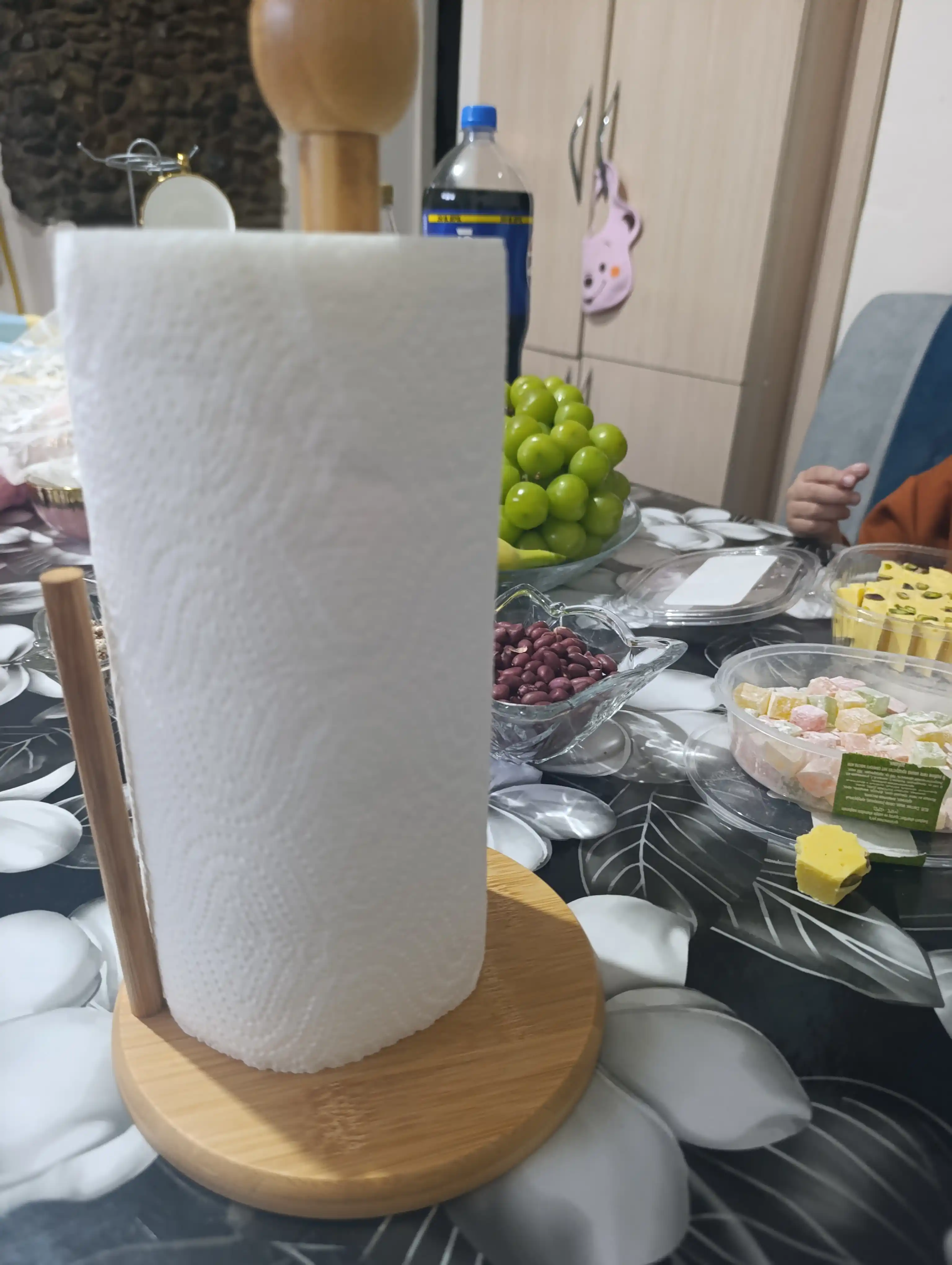 Qog‘oz sochiqlar uchun taglik - tutqich