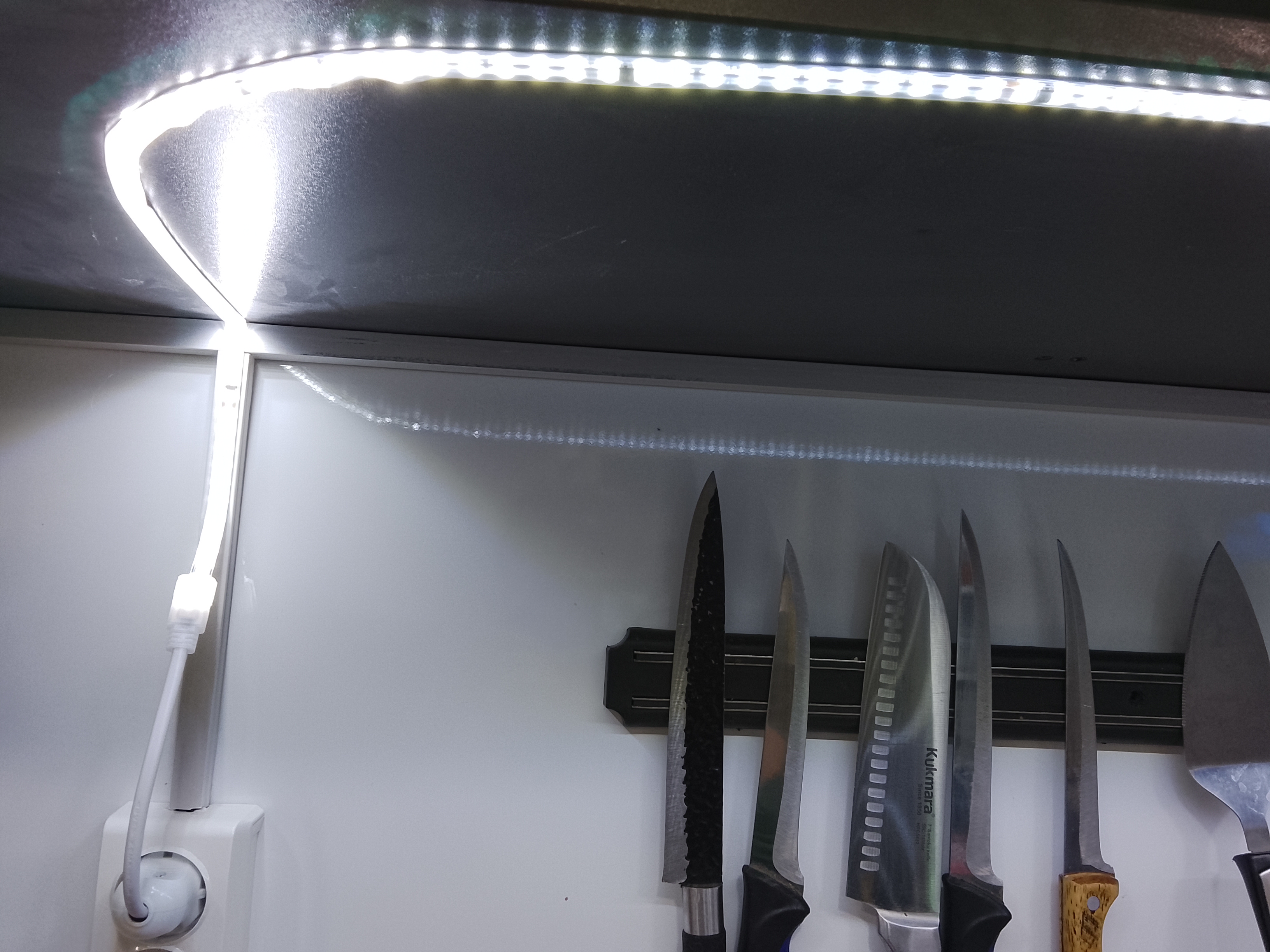 LED Lenta 120D IP65 — Namga chidamli, 10 sm kesiladigan, 3 xil rang