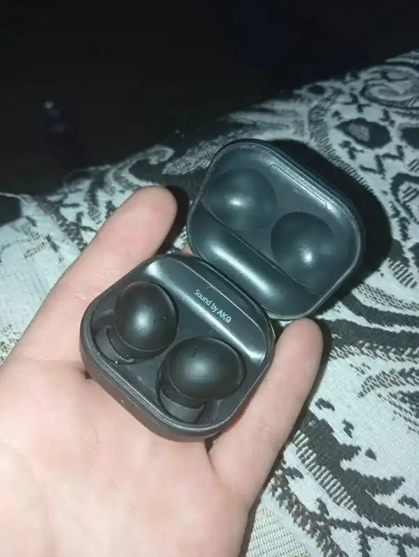Galaxy Buds Pro simsiz quloqchinlar, Bluetooth orqali ulanish, sensor boshqaru, naushnik