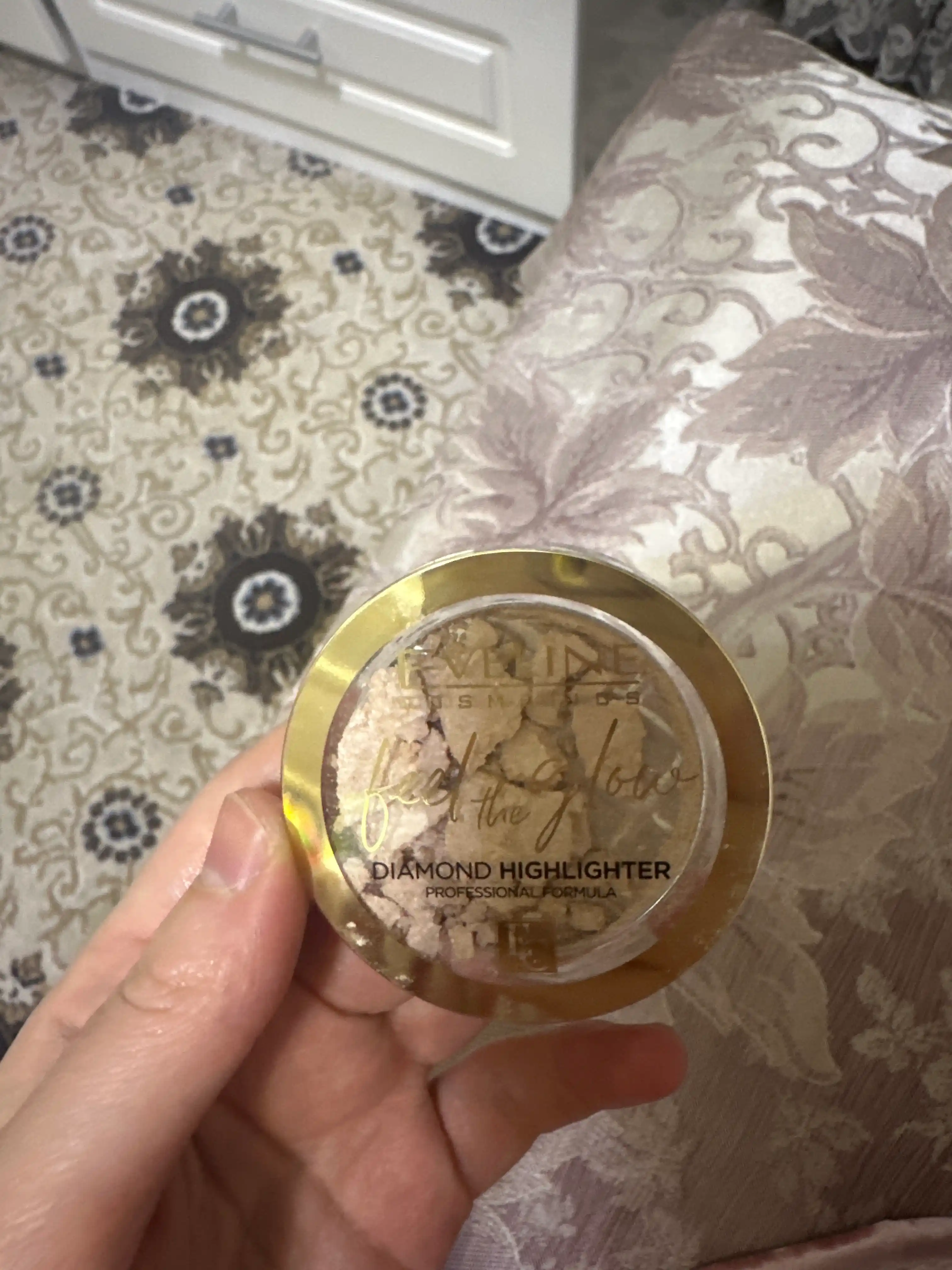 Хайлайтер для лица Eveline Feel The Glow, тон 10 Light Diamond, 4.2 г