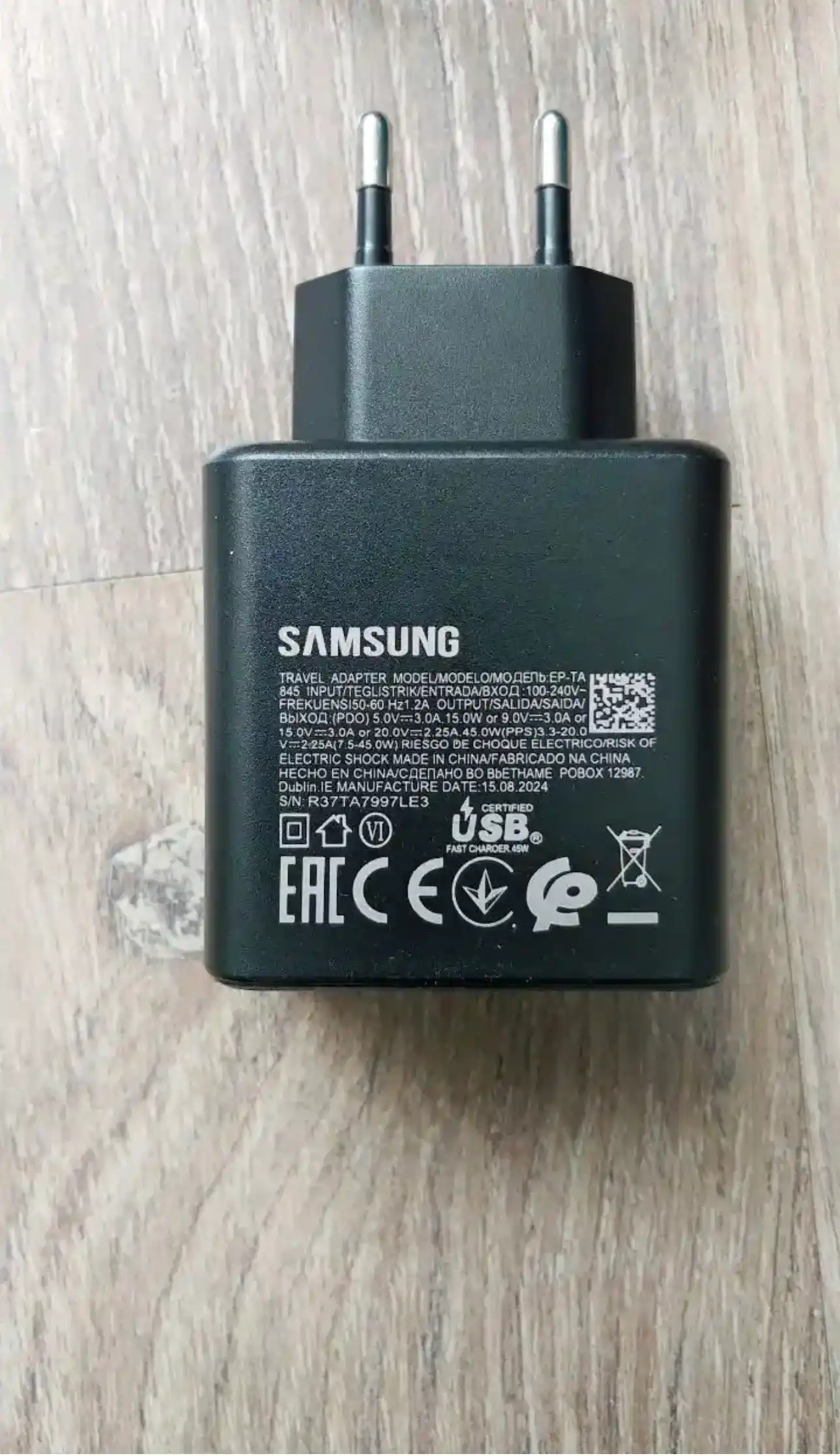 Tez zaryadlovchi 45W quvvatli qurilma Type-C to Type-C kabel bilan