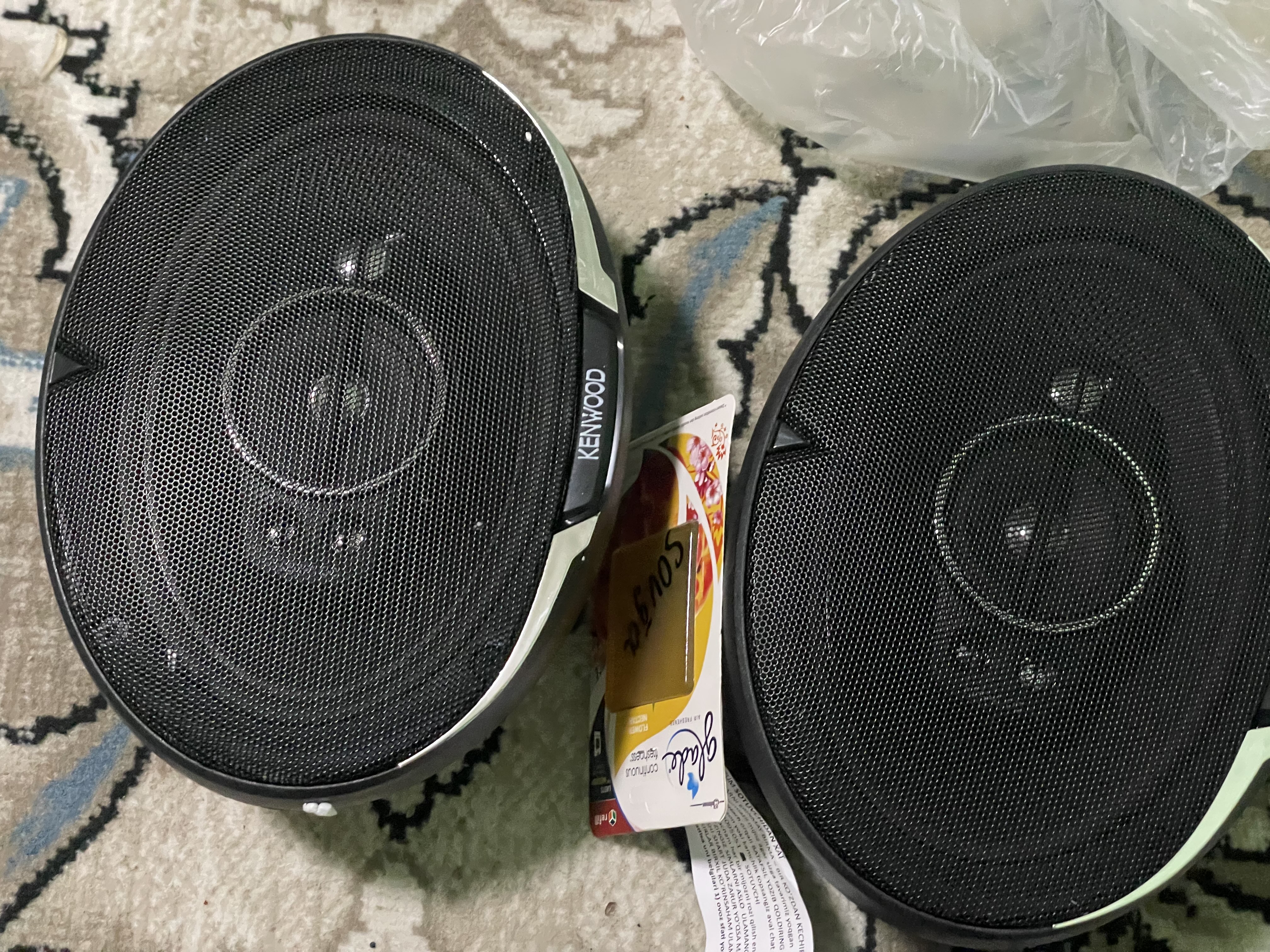 Kenwood 700 Вт 2 универсальные колонки  с басами и сочным звуком, усилитель не требуется