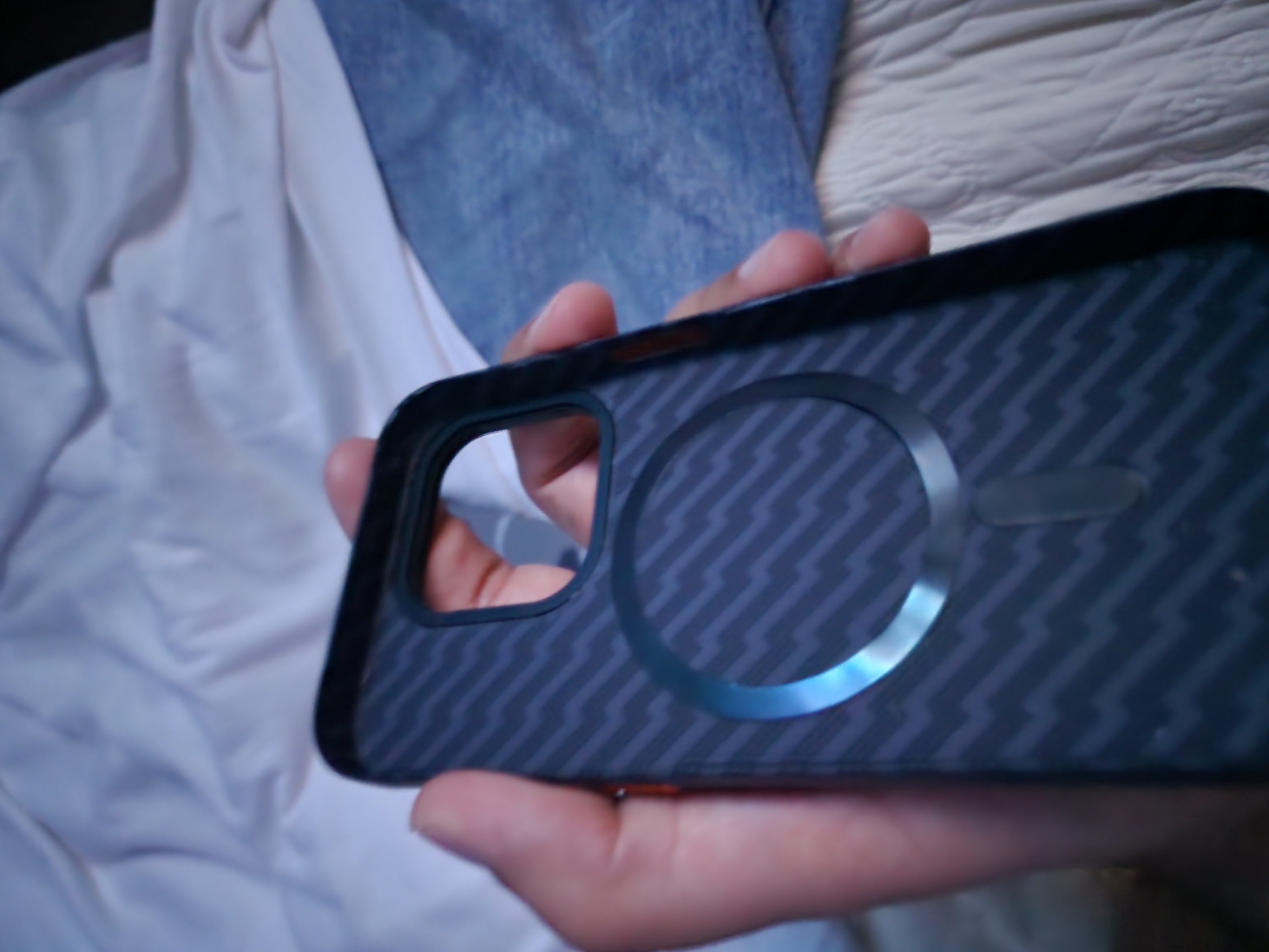 IPhone uchun Magsafe Carbon g'ilofi