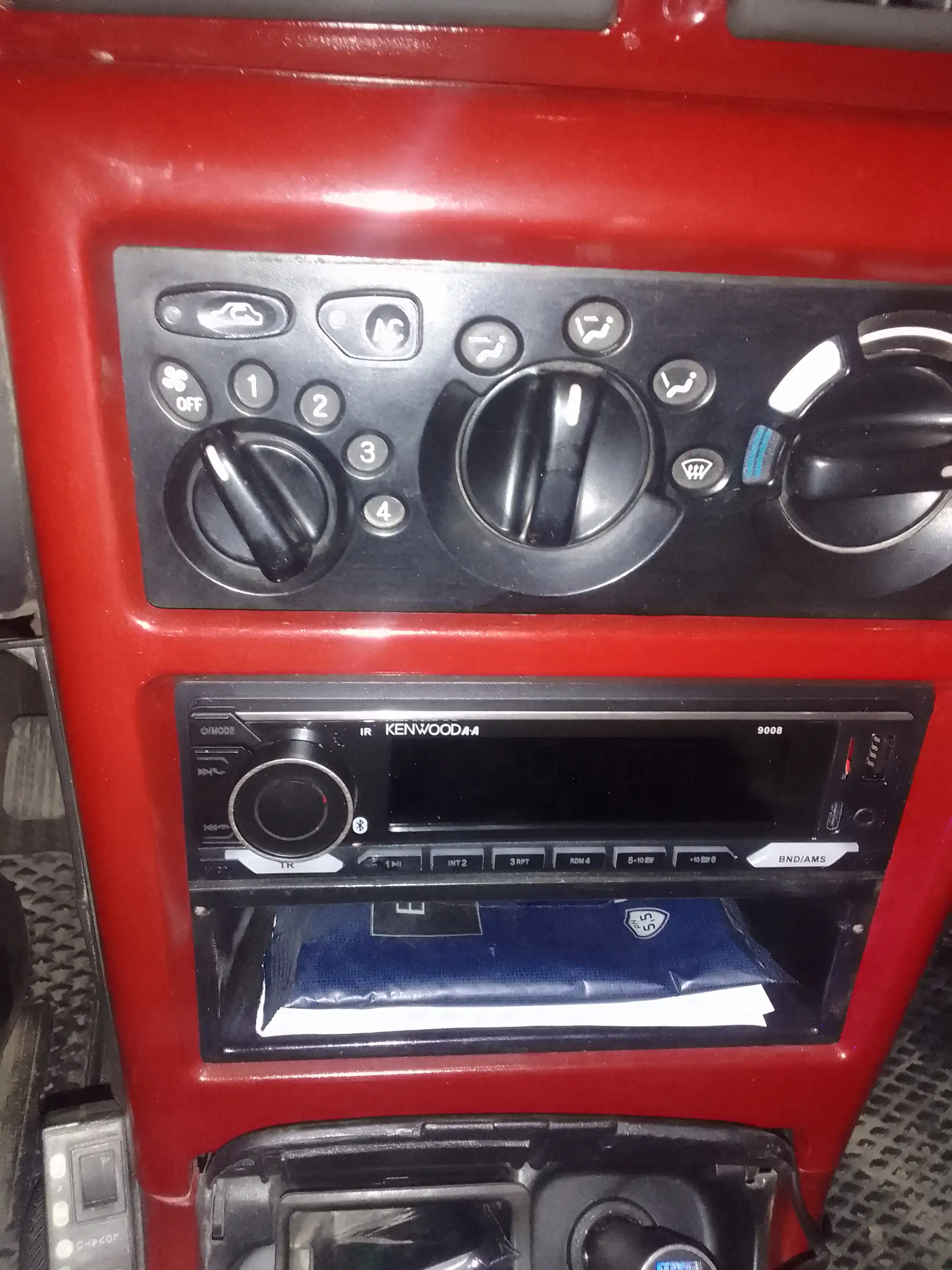 Avtomagnitola KENWOOD, avtomobil uchun radio magnitafon