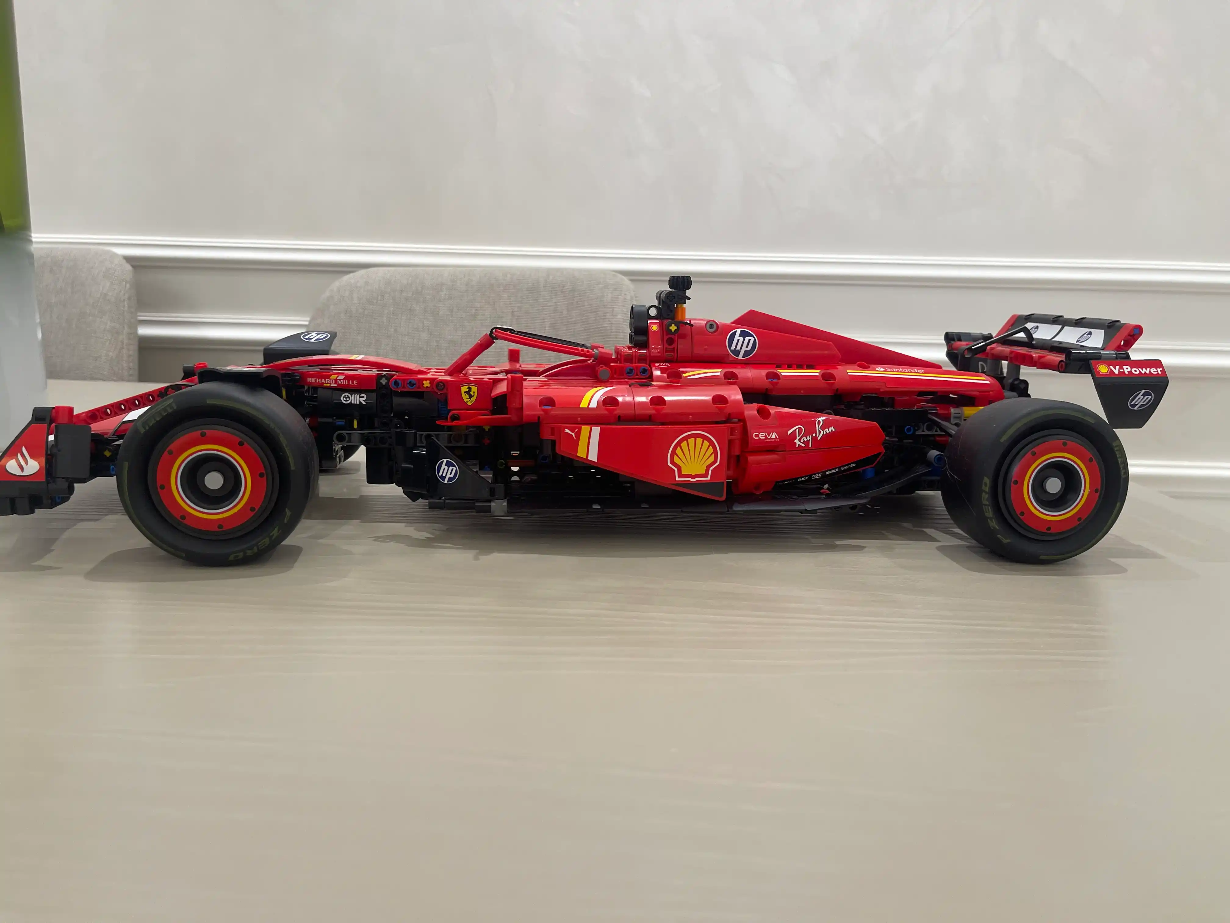 Formula 1 poyga mashinasi konstruktori, katta model 1:8 Technic, LEGO bilan mos keladi