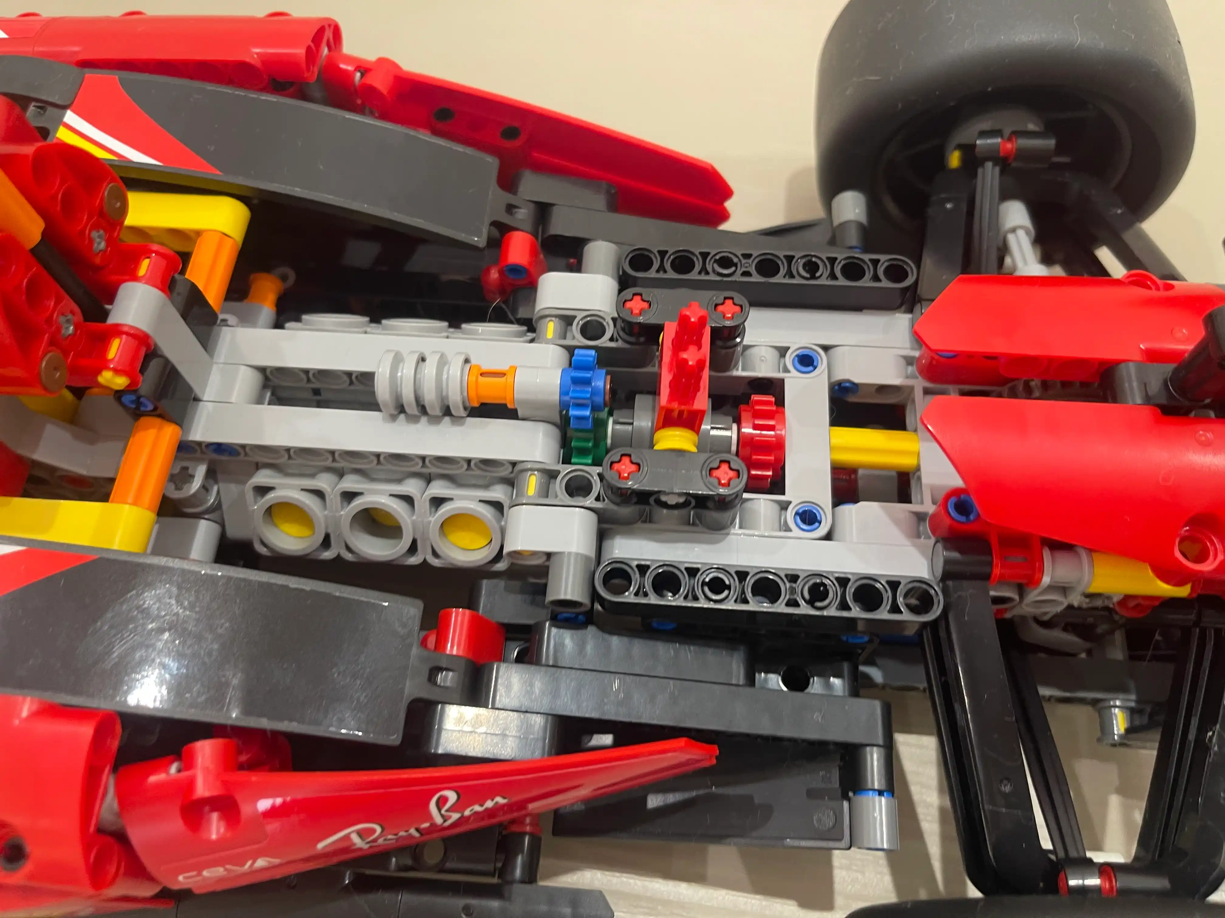 Formula 1 poyga mashinasi konstruktori, katta model 1:8 Technic, LEGO bilan mos keladi