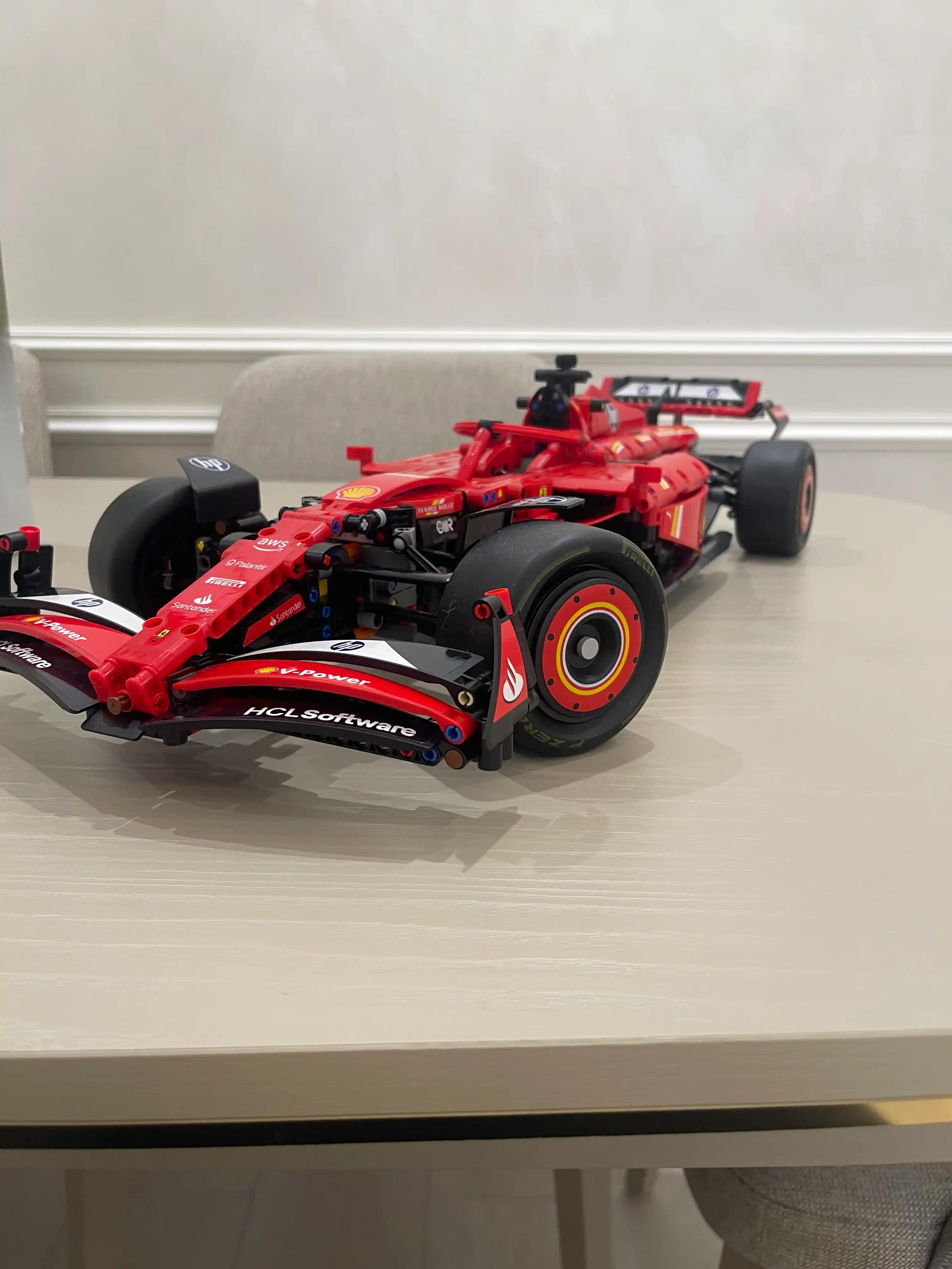 Formula 1 poyga mashinasi konstruktori, katta model 1:8 Technic, LEGO bilan mos keladi