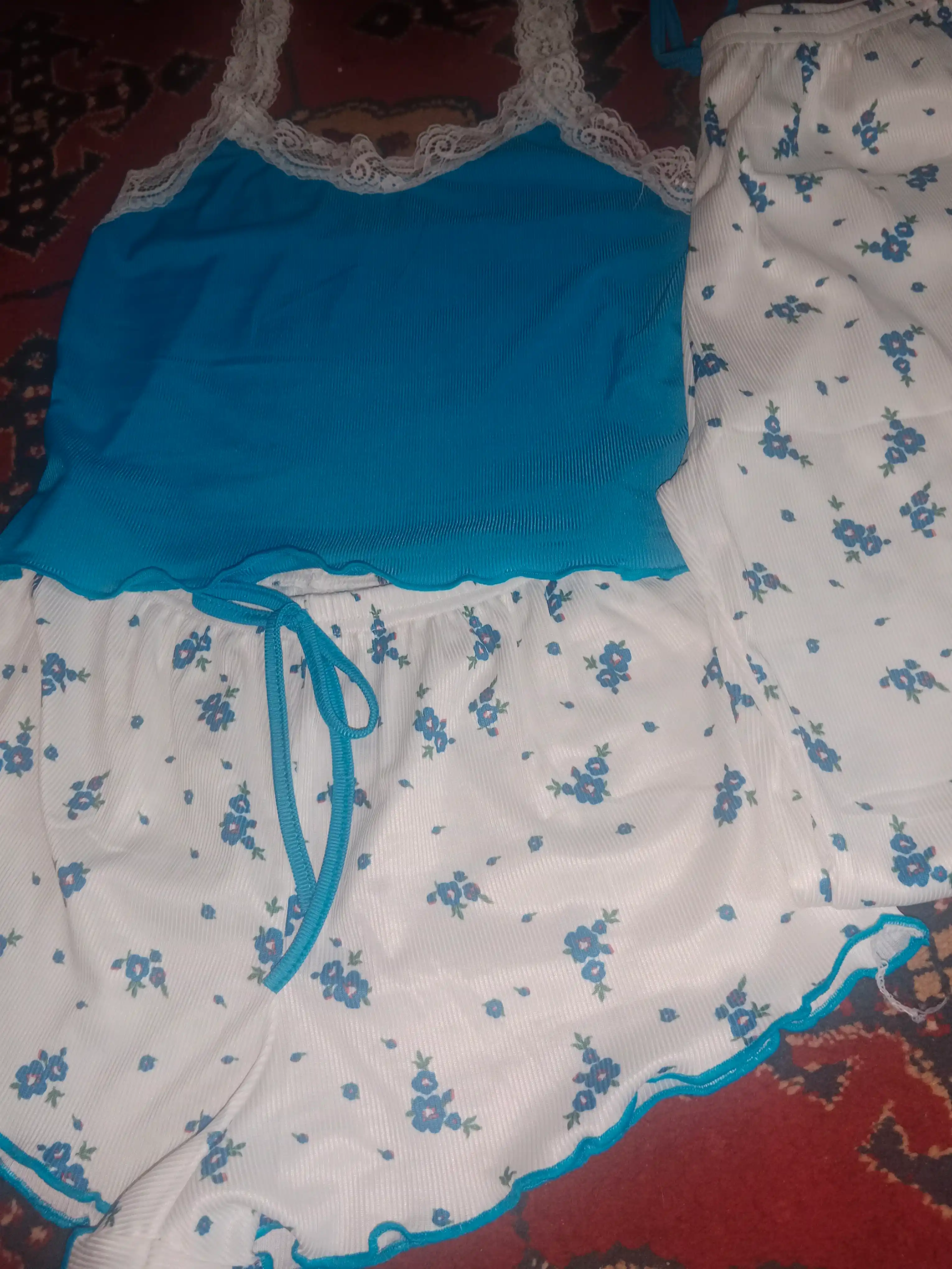 Pijama ayollar uchun 3x1, ayollar uy kiyimi to‘plami, gulli troyka – top, shim va shortik