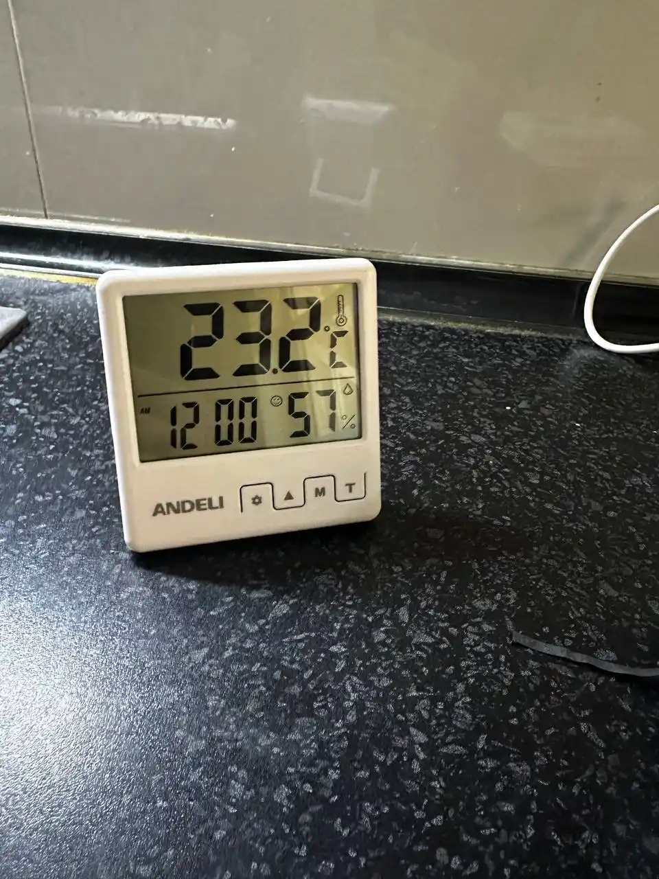 Elektron soat gigrometri, termometr va havo namligini o'lchash