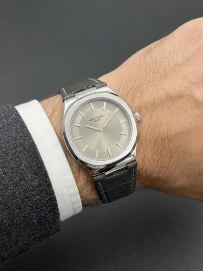 Мужские наручные часы в стиле Patek Philippe, классические кварцевые, кожаный ремешок — WTCLINE-PATEKNEW3-СЕРЫЙ