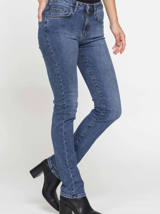 Toraytirilgan ayollar jinsilari Carrera Jeans, Italiya