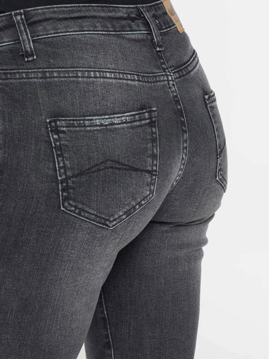 Toraytirilgan ayollar jinsilari Carrera Jeans, Italiya