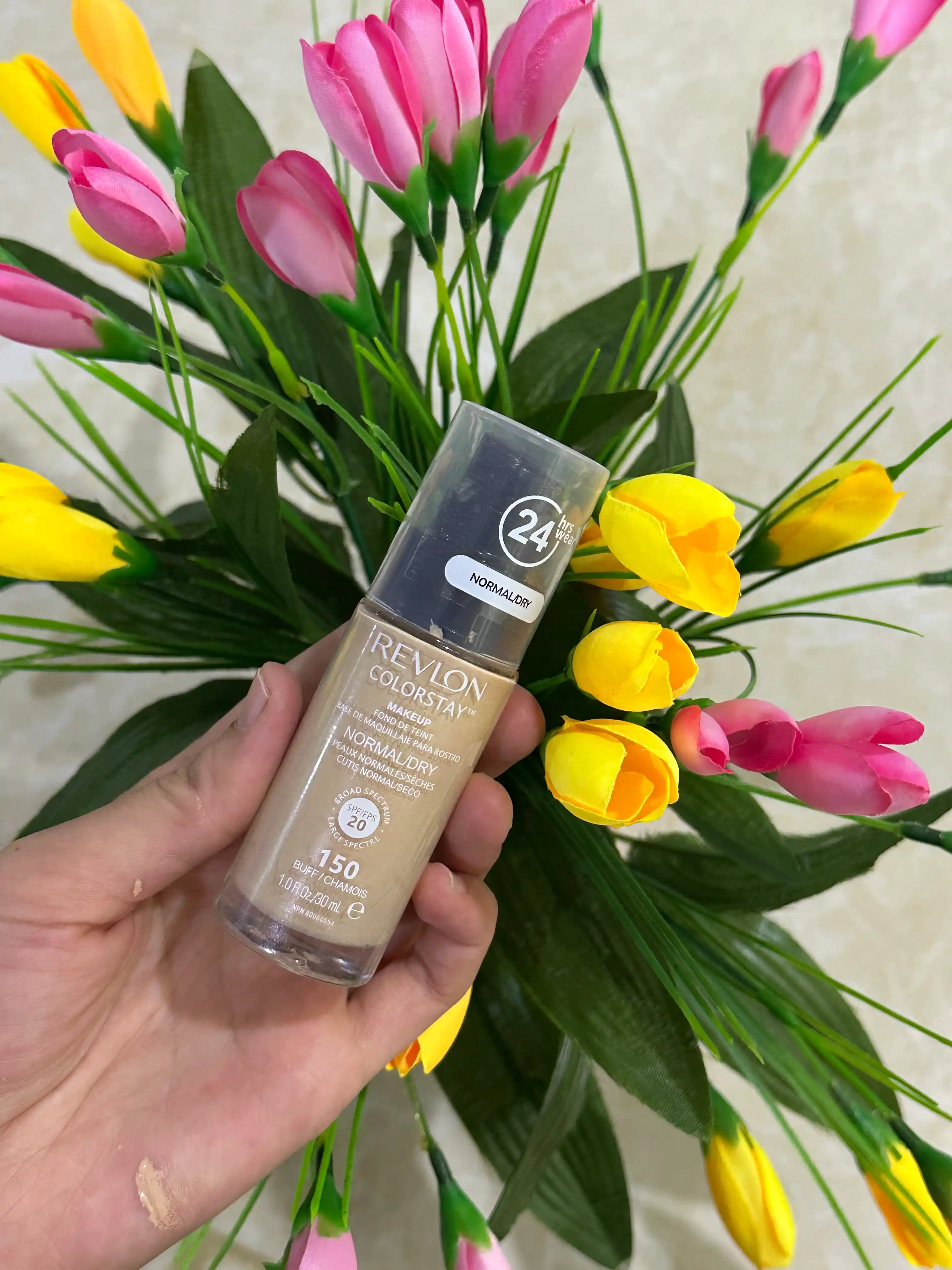 Normal va quruq teri uchun Revlon ColorStay 24h namlantiruvchi tonal kremi, 30 ml
