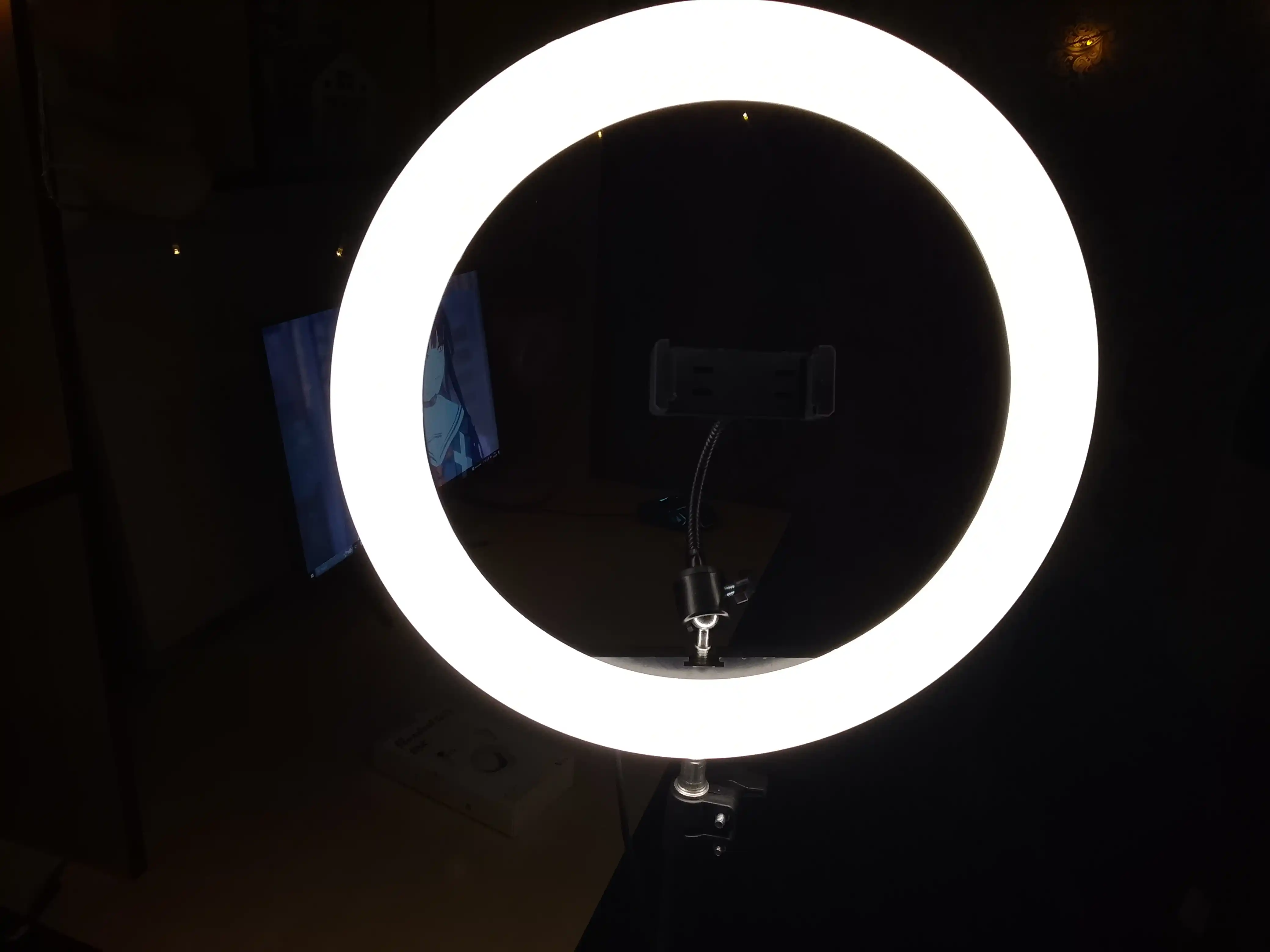 Selfi lampasi, halqali, RGB, LED, shtativ bilan, 210 sm BD 330