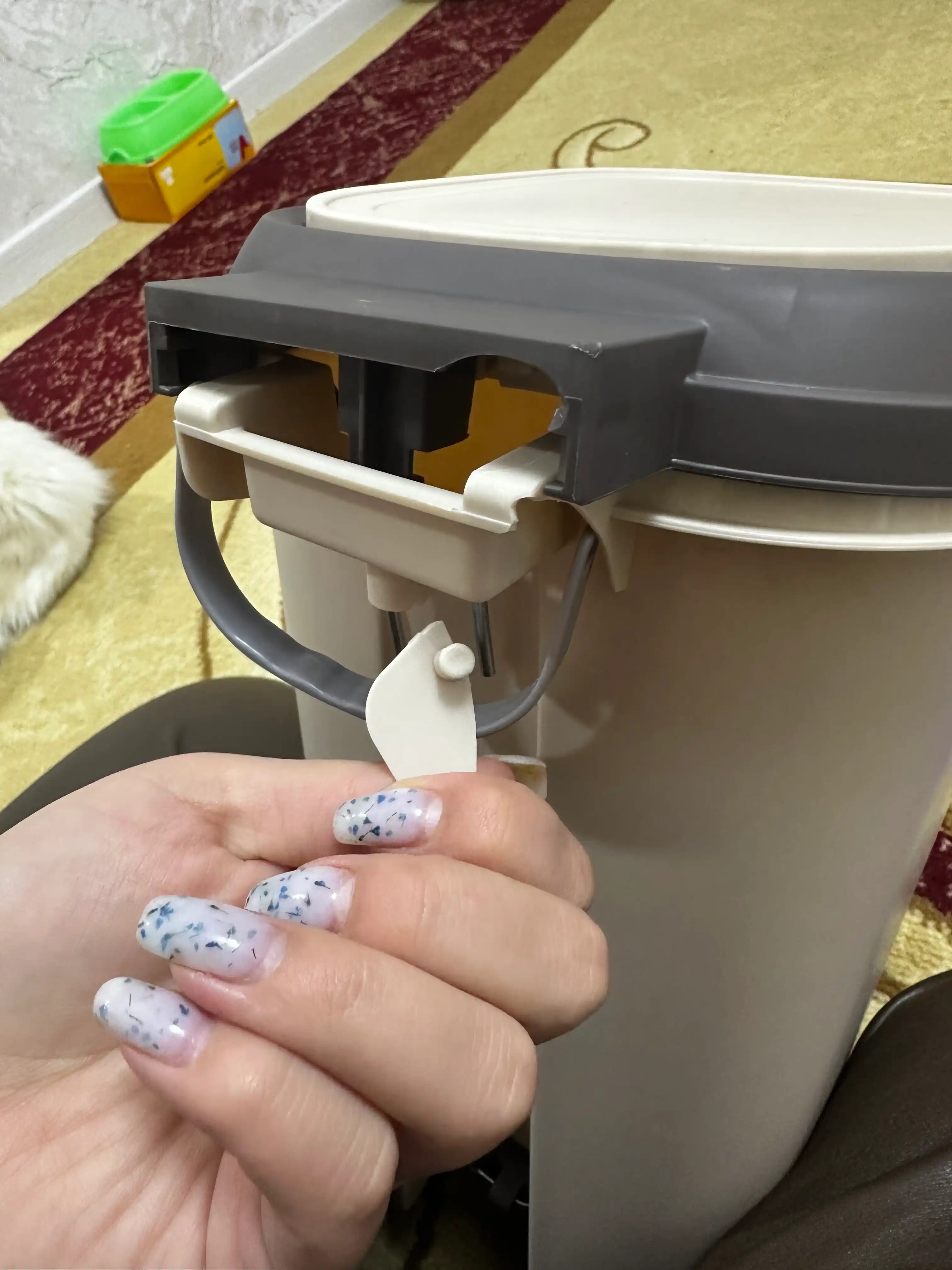 Uy va ofis uchun metall va plastikdan yasalgan chiqindi chelagi