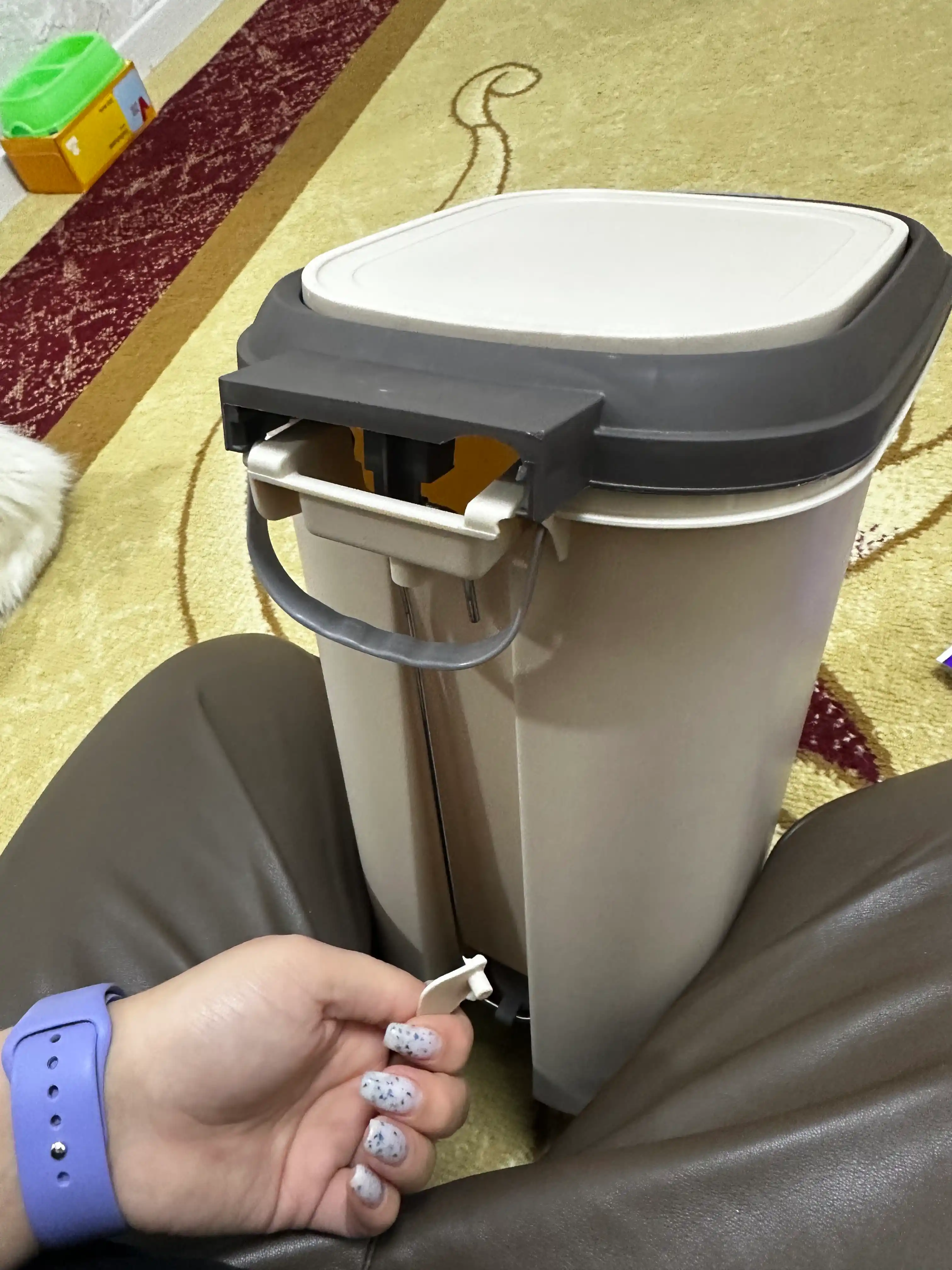 Uy va ofis uchun metall va plastikdan yasalgan chiqindi chelagi