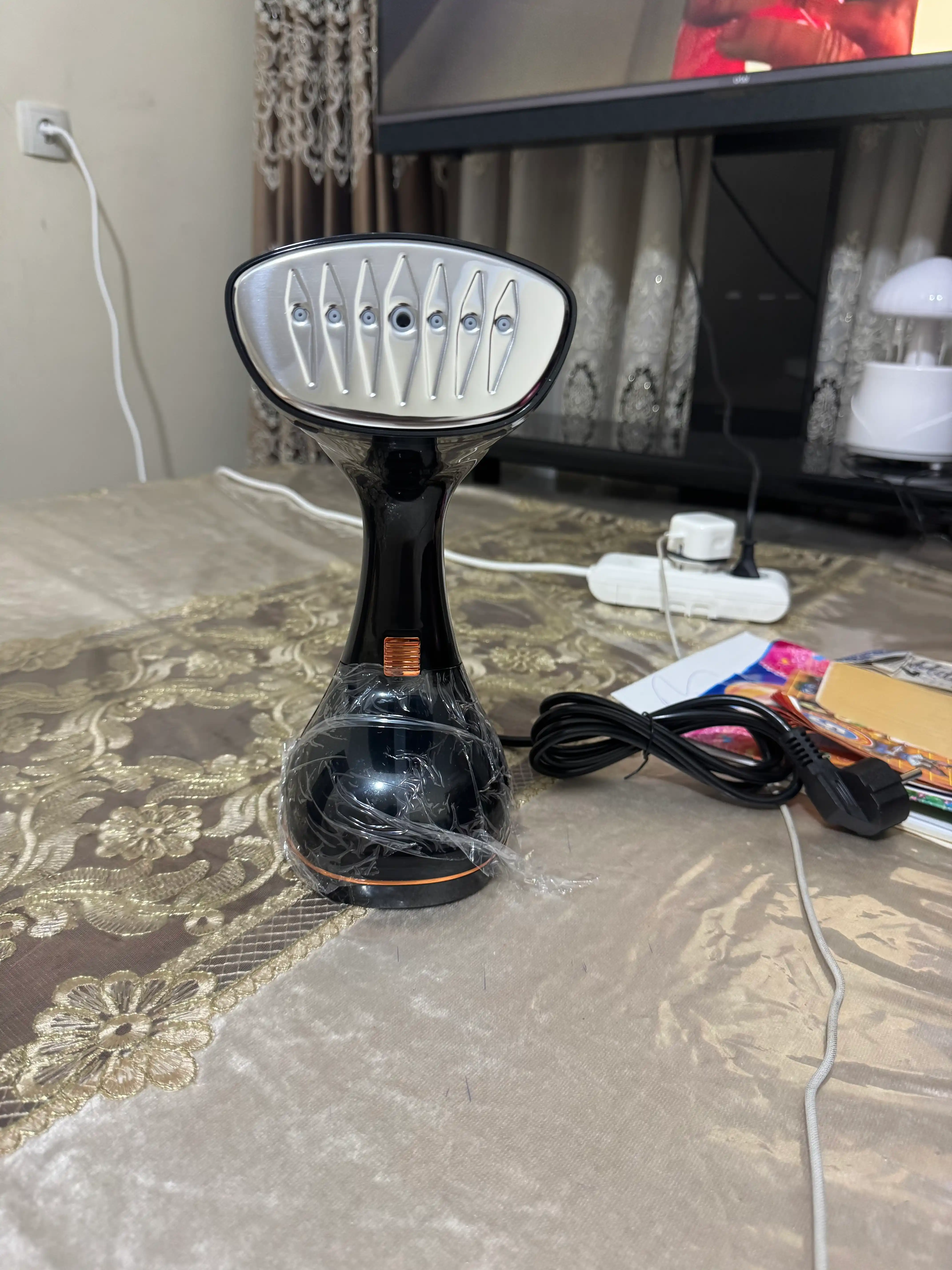 Uakeen Germany Paroxod 2000 W – 360 ml rezervuar, tez va qulay bug‘li dazmol
