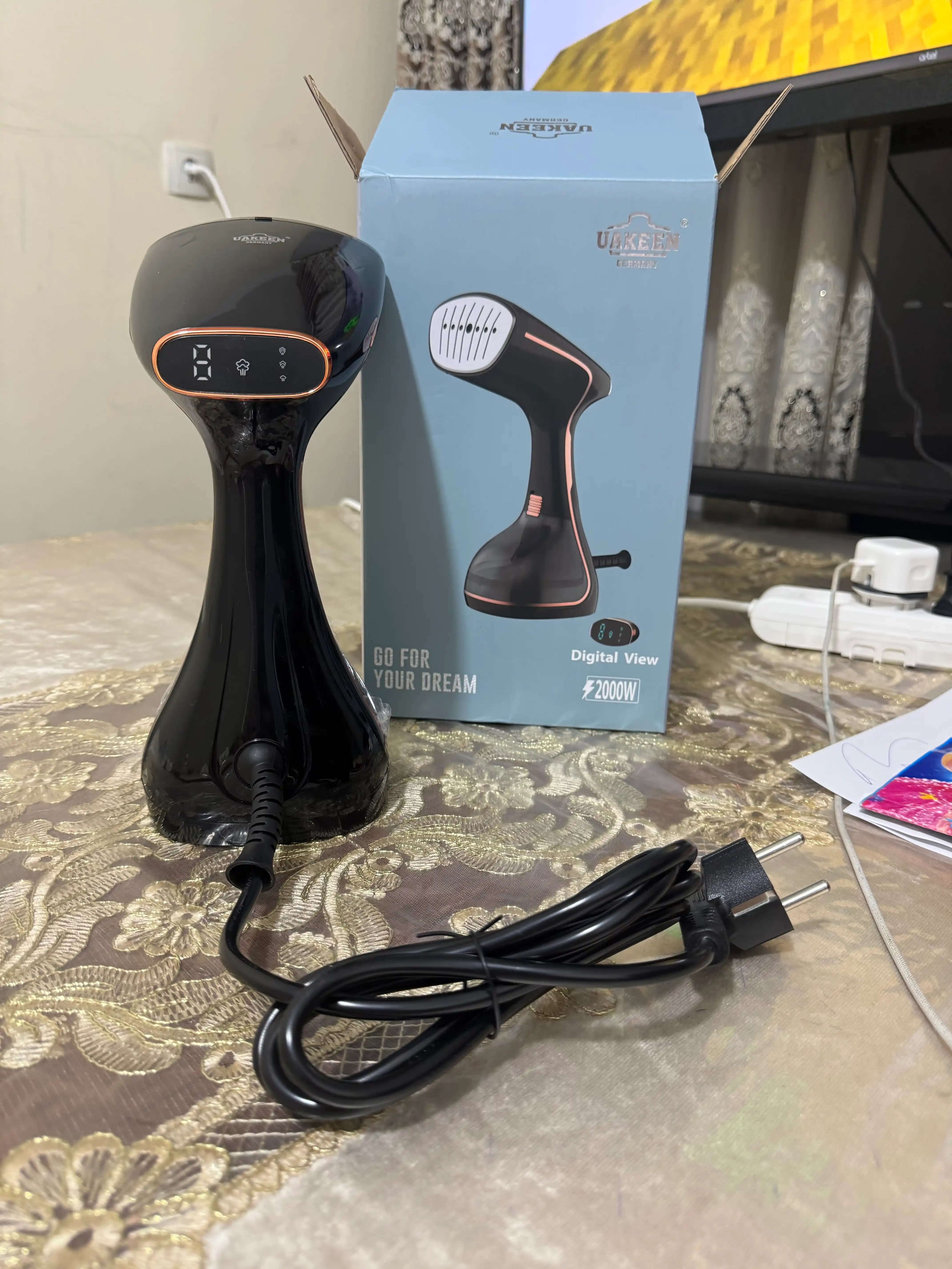 Uakeen Germany Paroxod 2000 W – 360 ml rezervuar, tez va qulay bug‘li dazmol