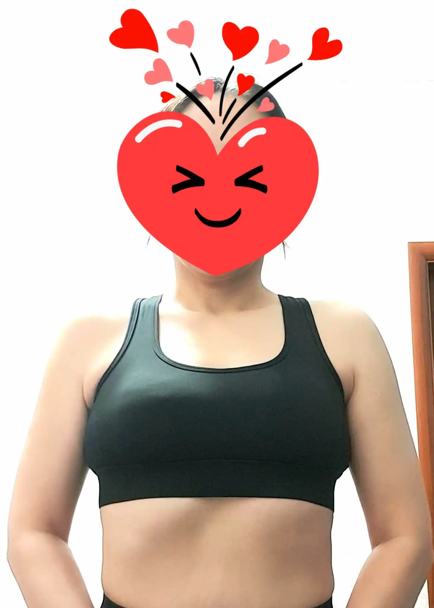 Ayollar sport topi Kioko. Olinadigan chashkali sport to'pi. Ayollar spor kiyimi