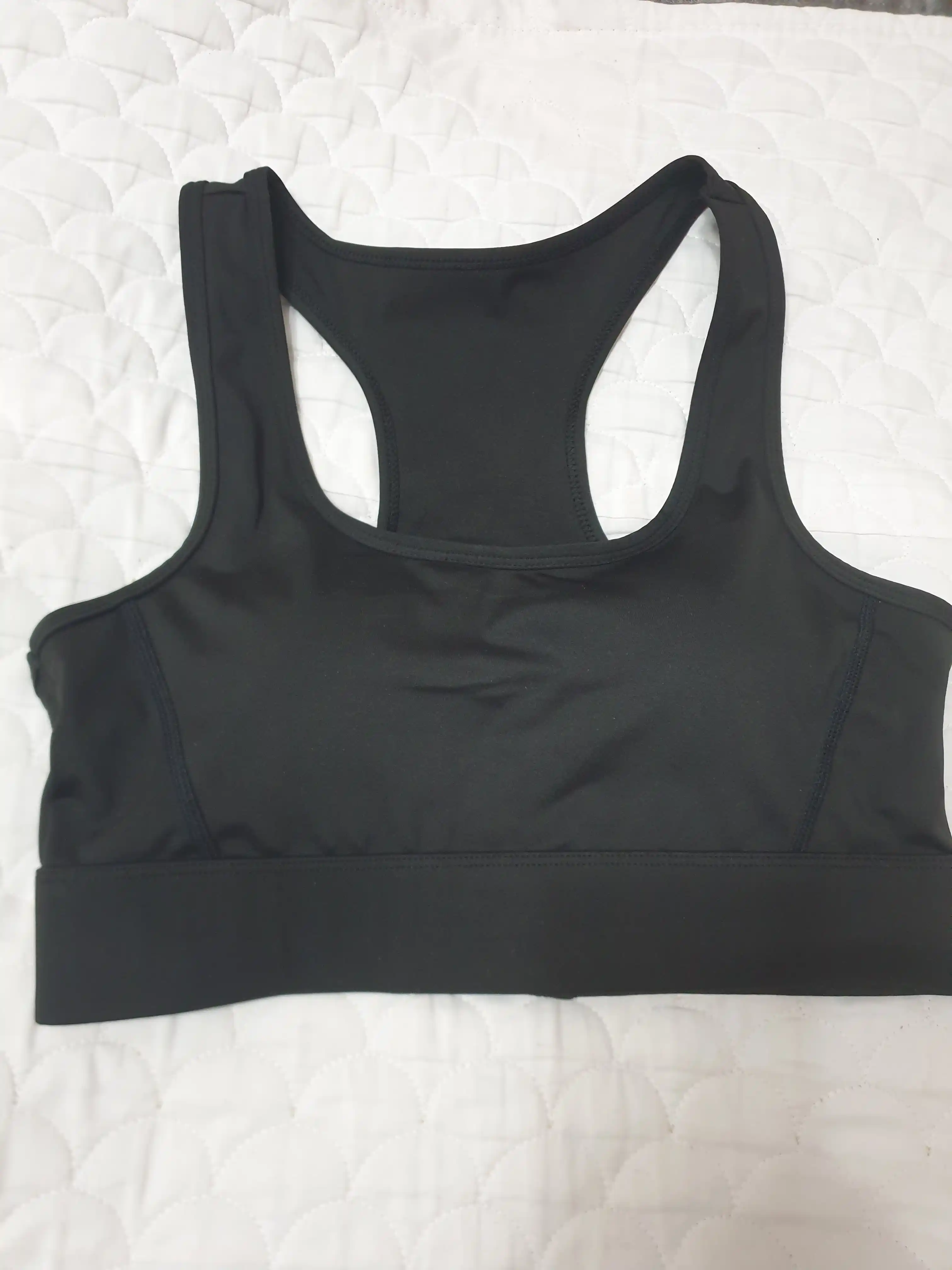 Ayollar sport topi Kioko. Olinadigan chashkali sport to'pi. Ayollar spor kiyimi