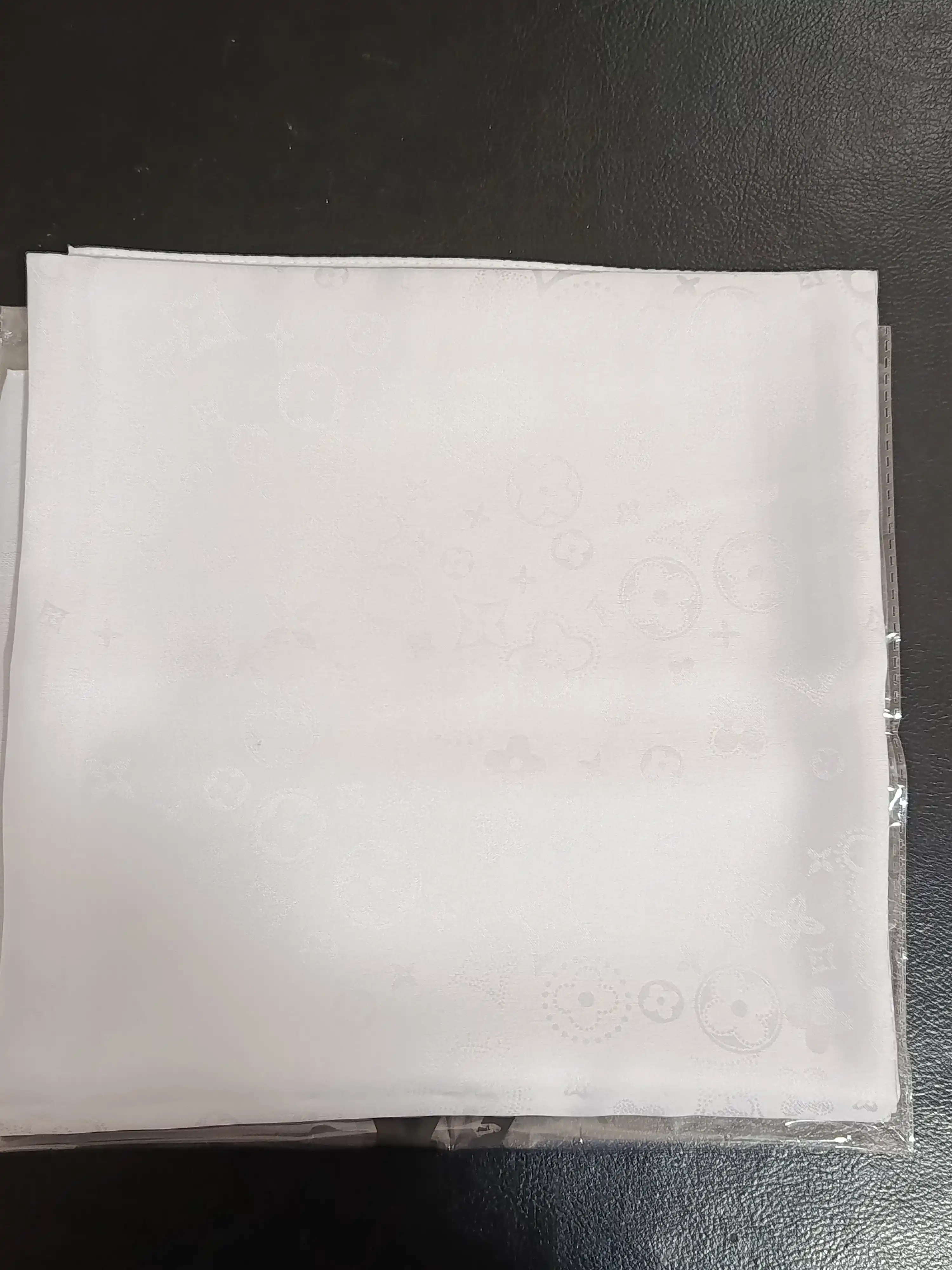 Ayollar va qizlar uchun boshga taqiladigan ro‘mol, 90 x 90 sm