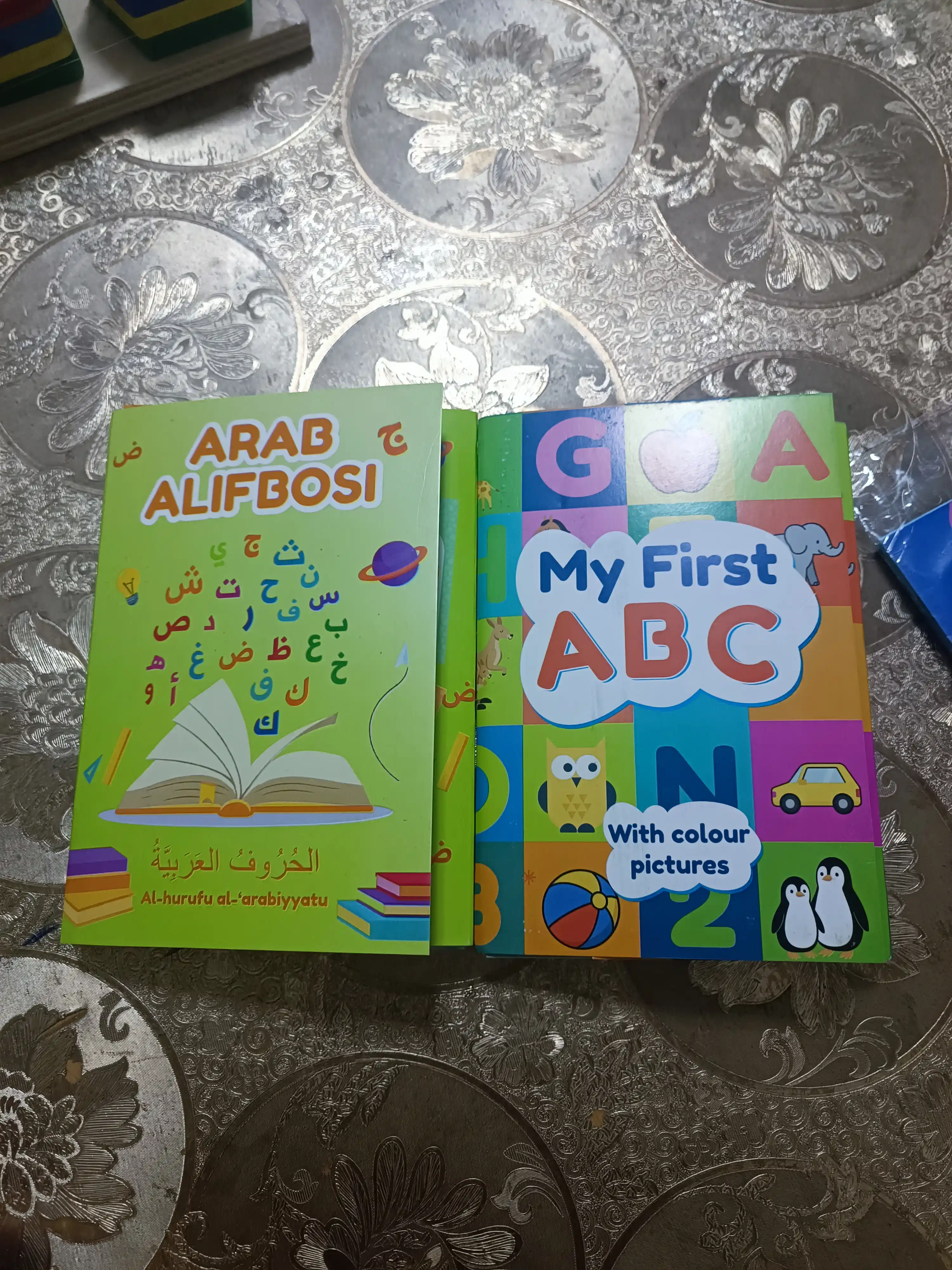 Алифбо карточкалар инглизча, русча, арабча, ўзбекча ва рақамлар
