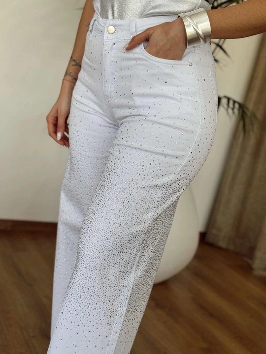 Ayollar uchun keng shim (wide leg) strazali, yuqori bel, oq jinsilar