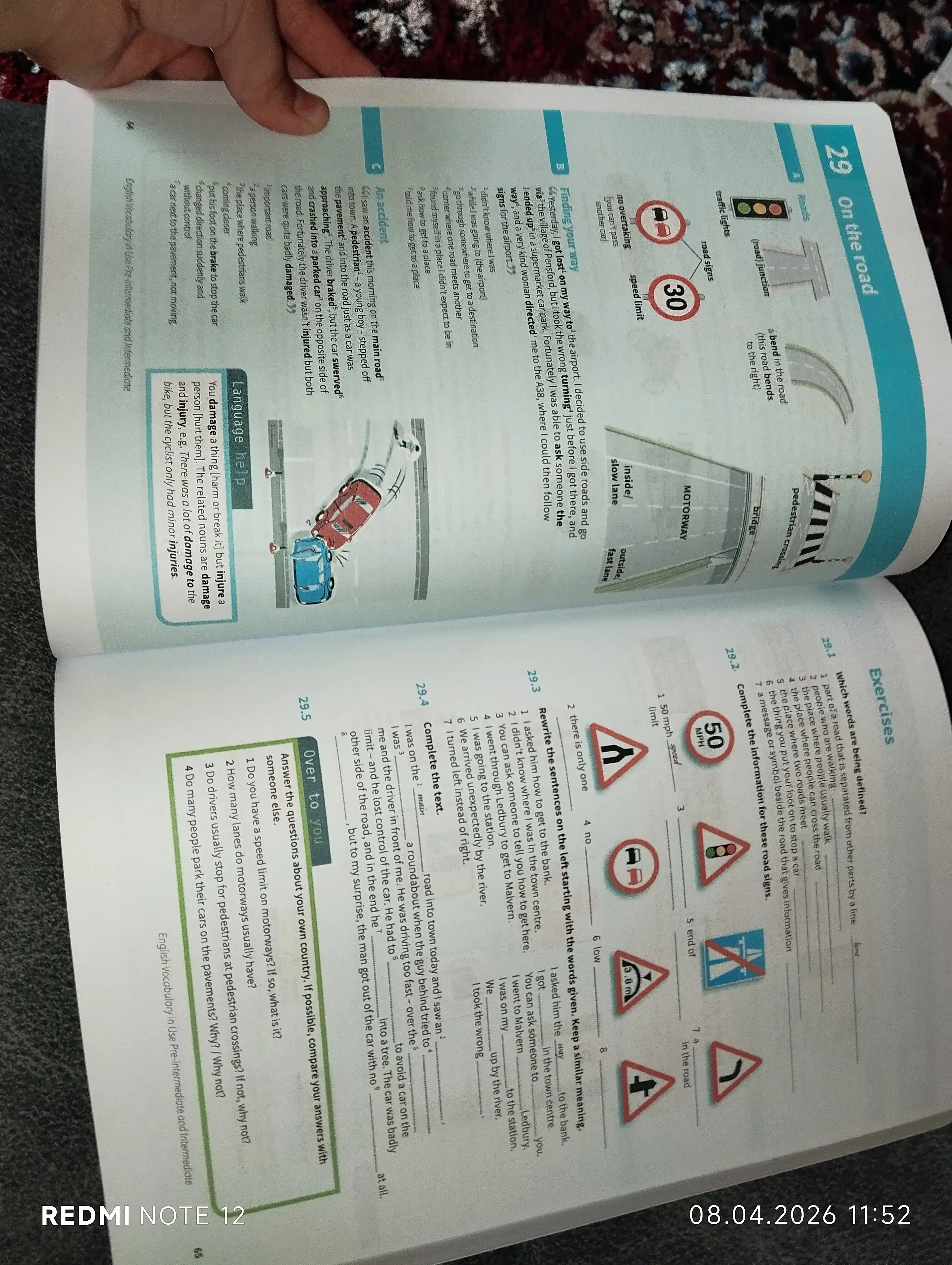 English Vocabulary in Use (A4 Format)
