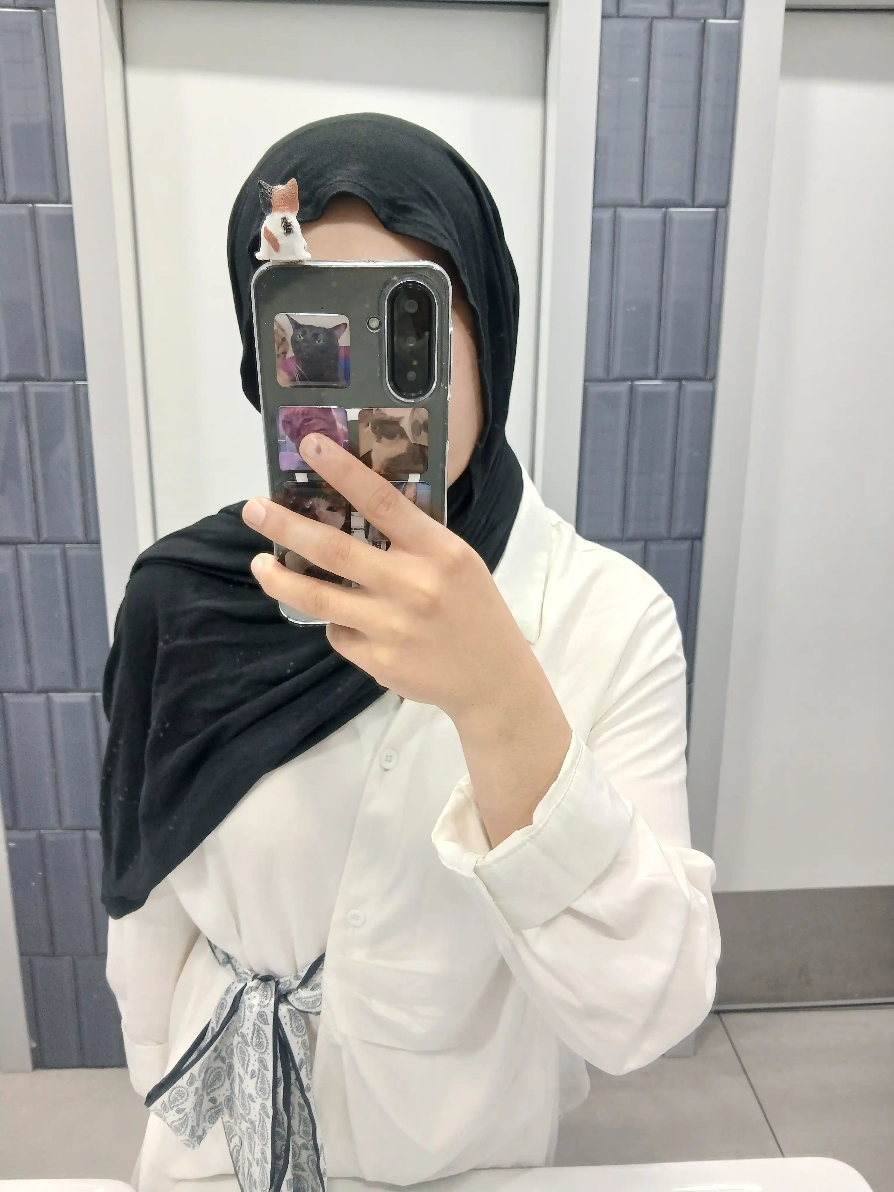 Telefon uchun ilgak Yopishqoq mushukchalar, 1 ta tasodifiy o‘yinchoq